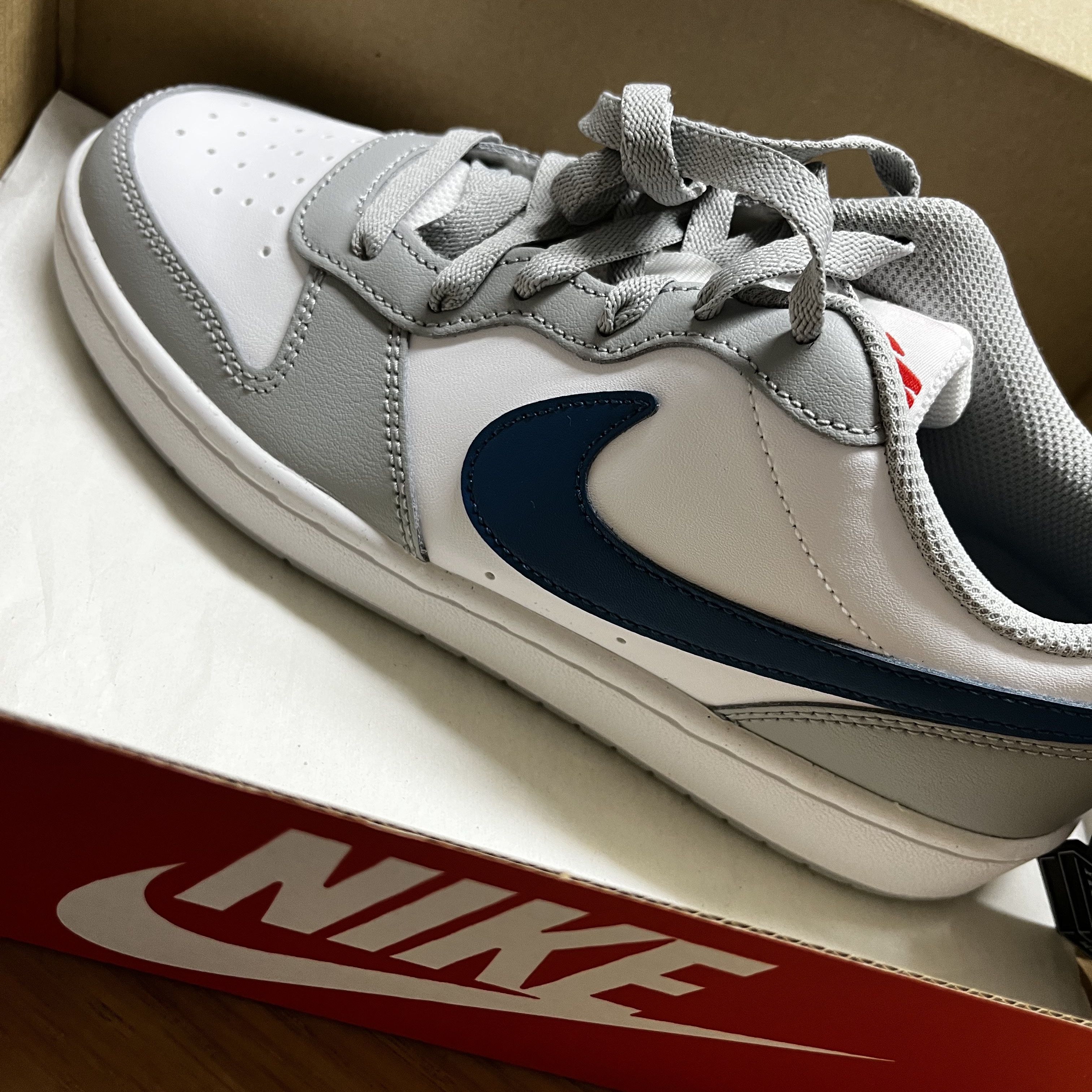 (GS) Nike Court Borough Low 2 Light Smoke Grey 착용 스타일 - 2