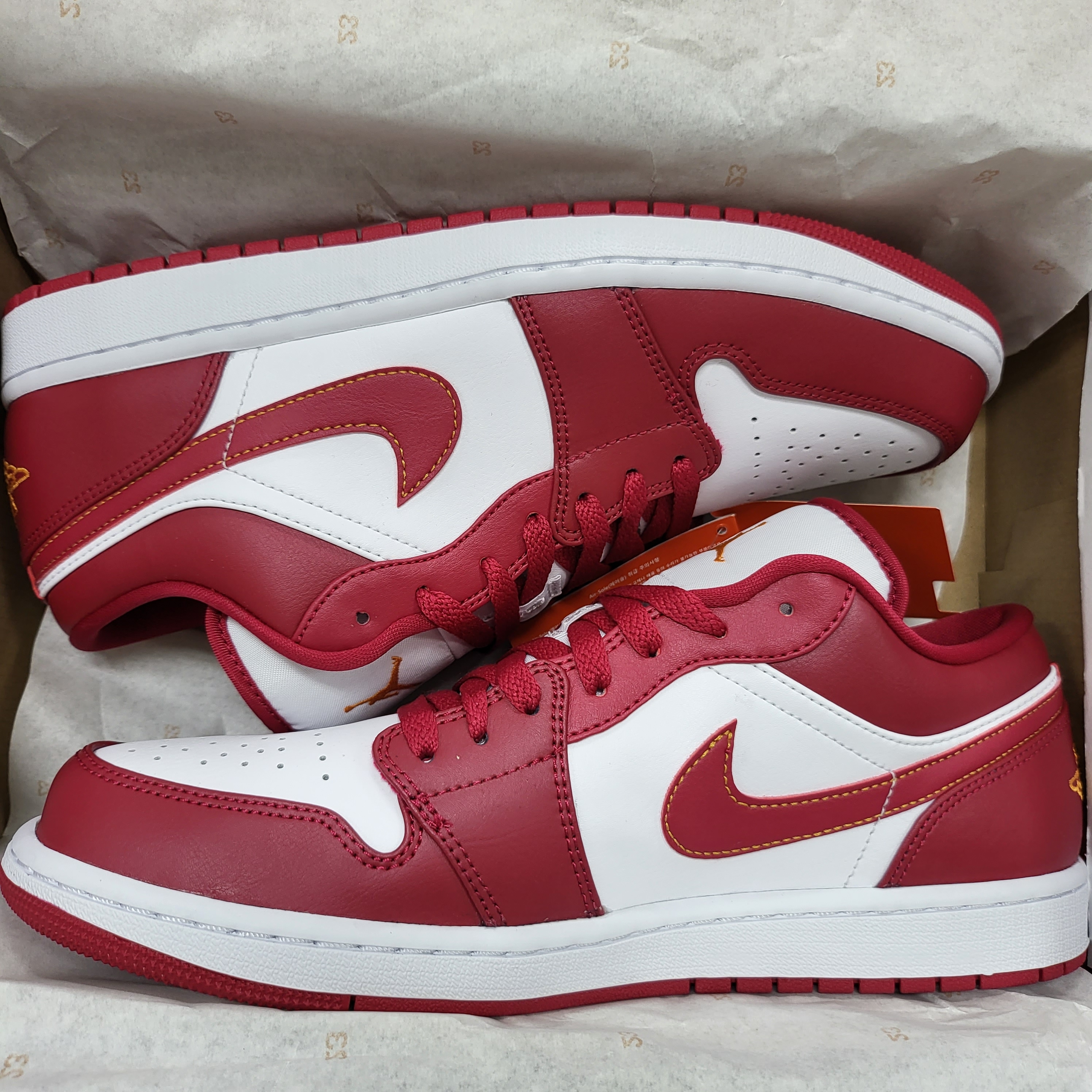 Jordan 1 Low Cardinal Red 착용 스타일 - 4