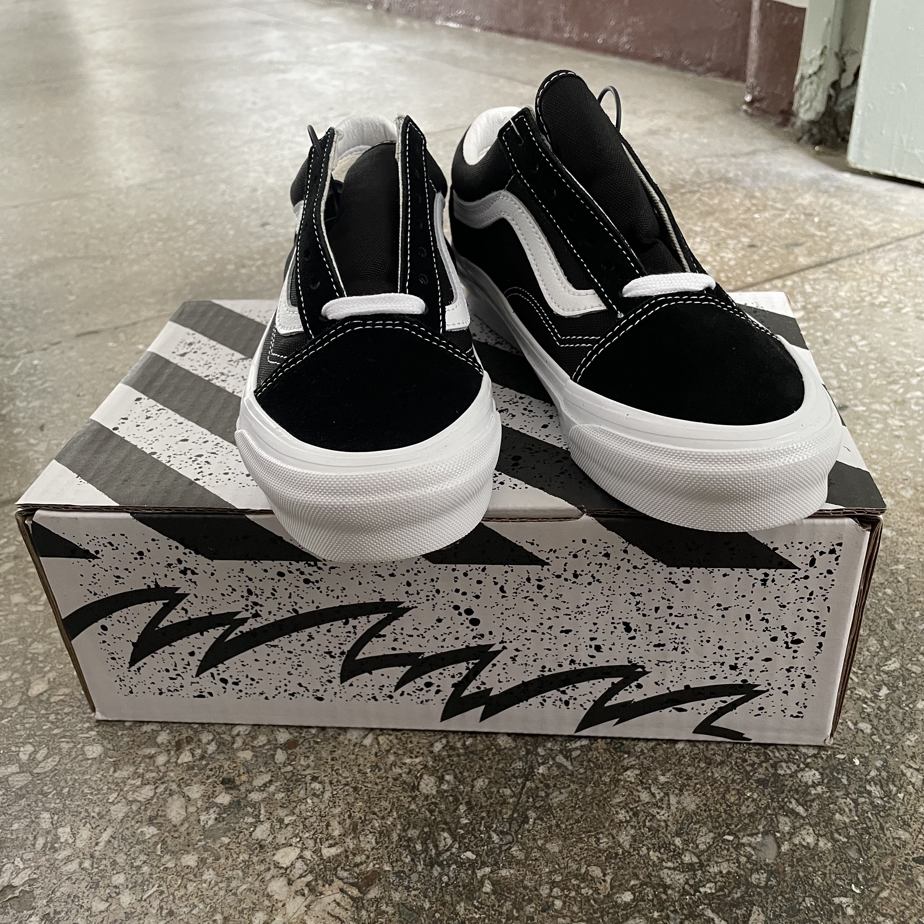 Vans Vault OG Old Skool LX Black 착용 스타일 - 3
