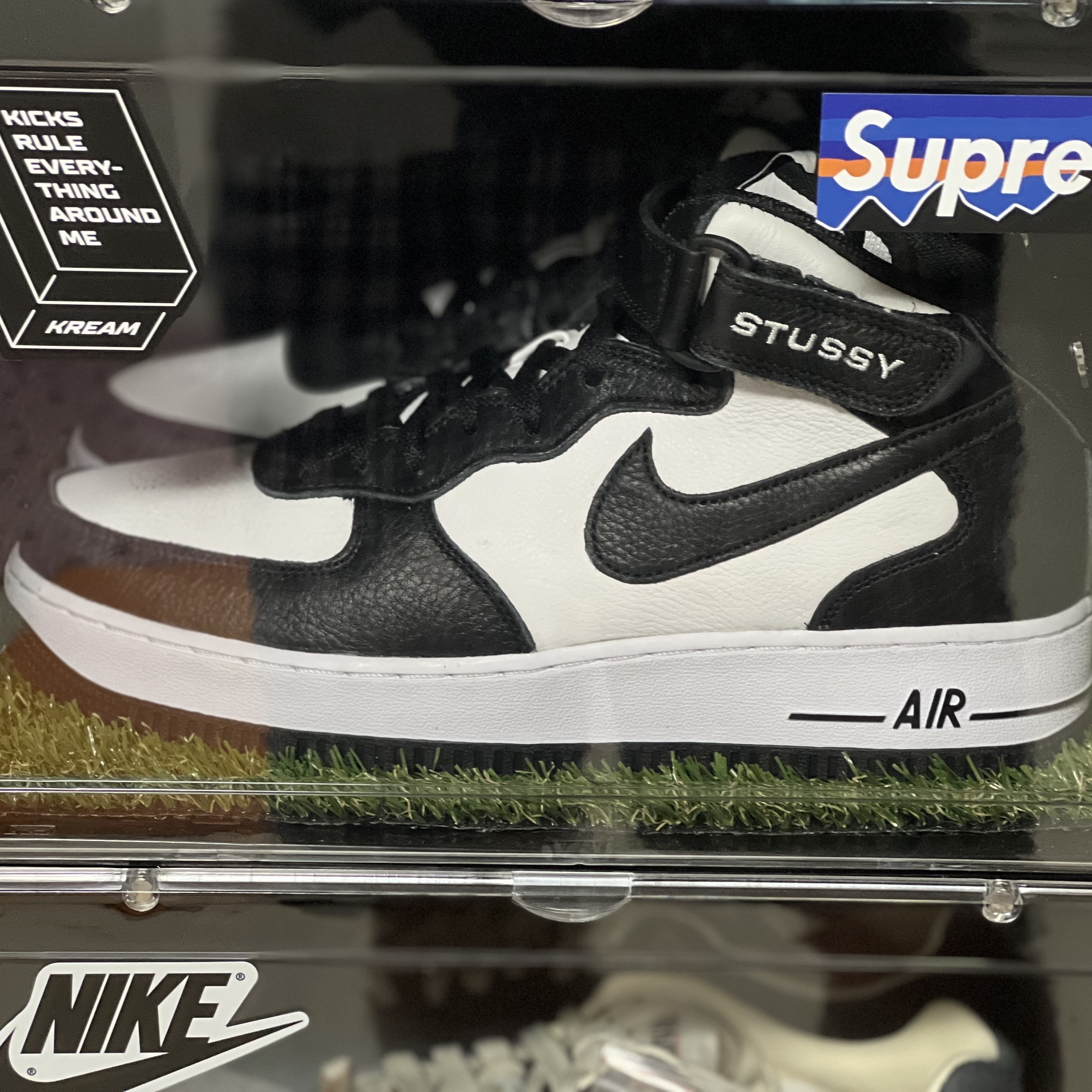 Nike x Stussy Air Force 1 '07 Mid SP Black and Light Bone, Nike x Kasina Air Max 1 SP Won-Ang Particle Grey 착용 스타일 - 2