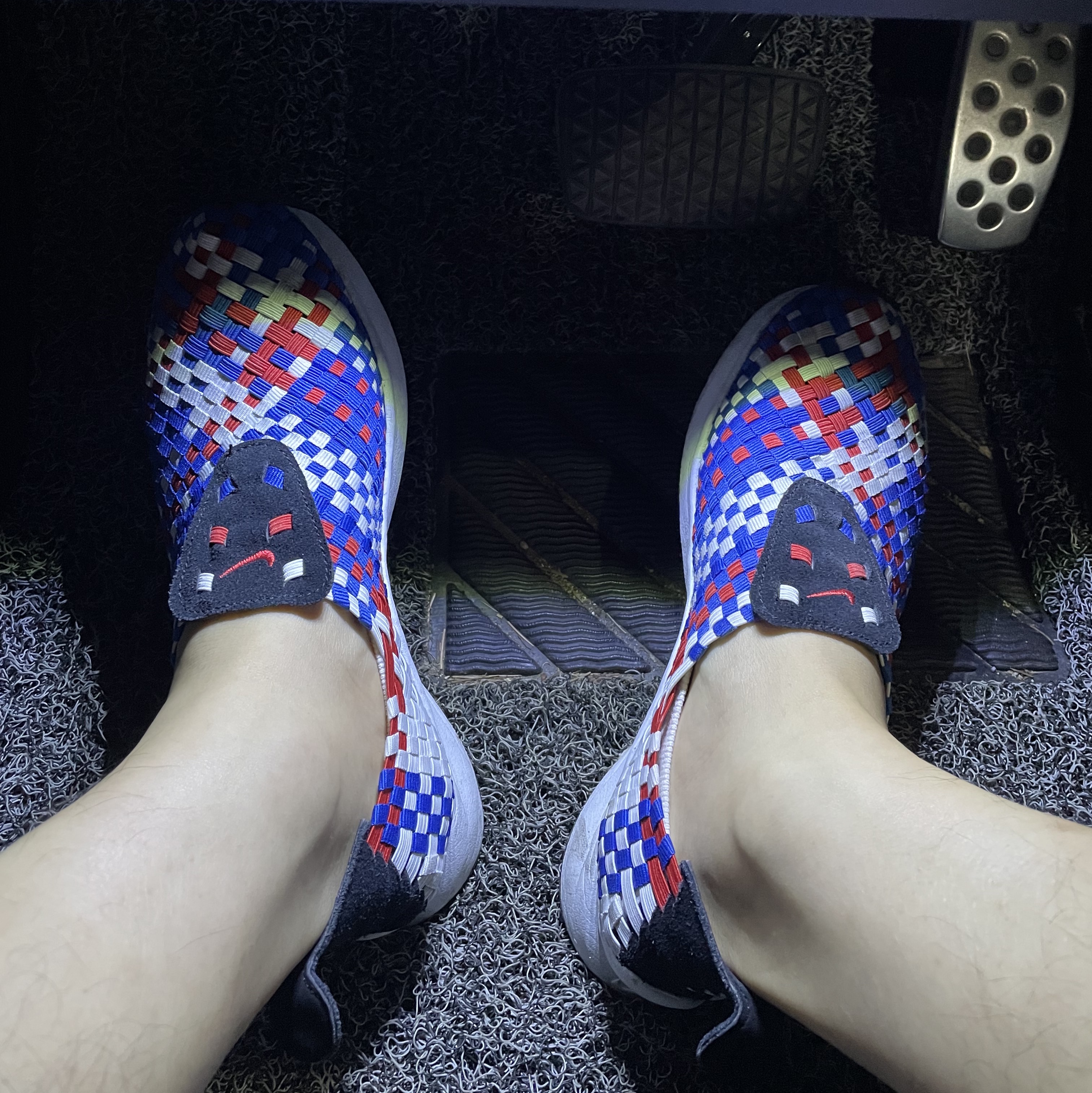 Nike Air Woven Black Rush Red 착용 스타일