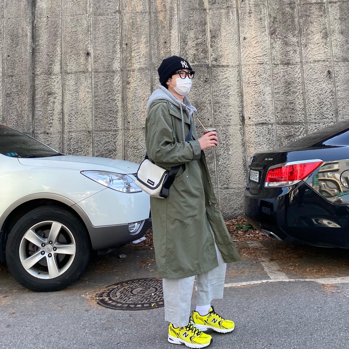 New Balance 530 Yellow 착용 스타일 - 1