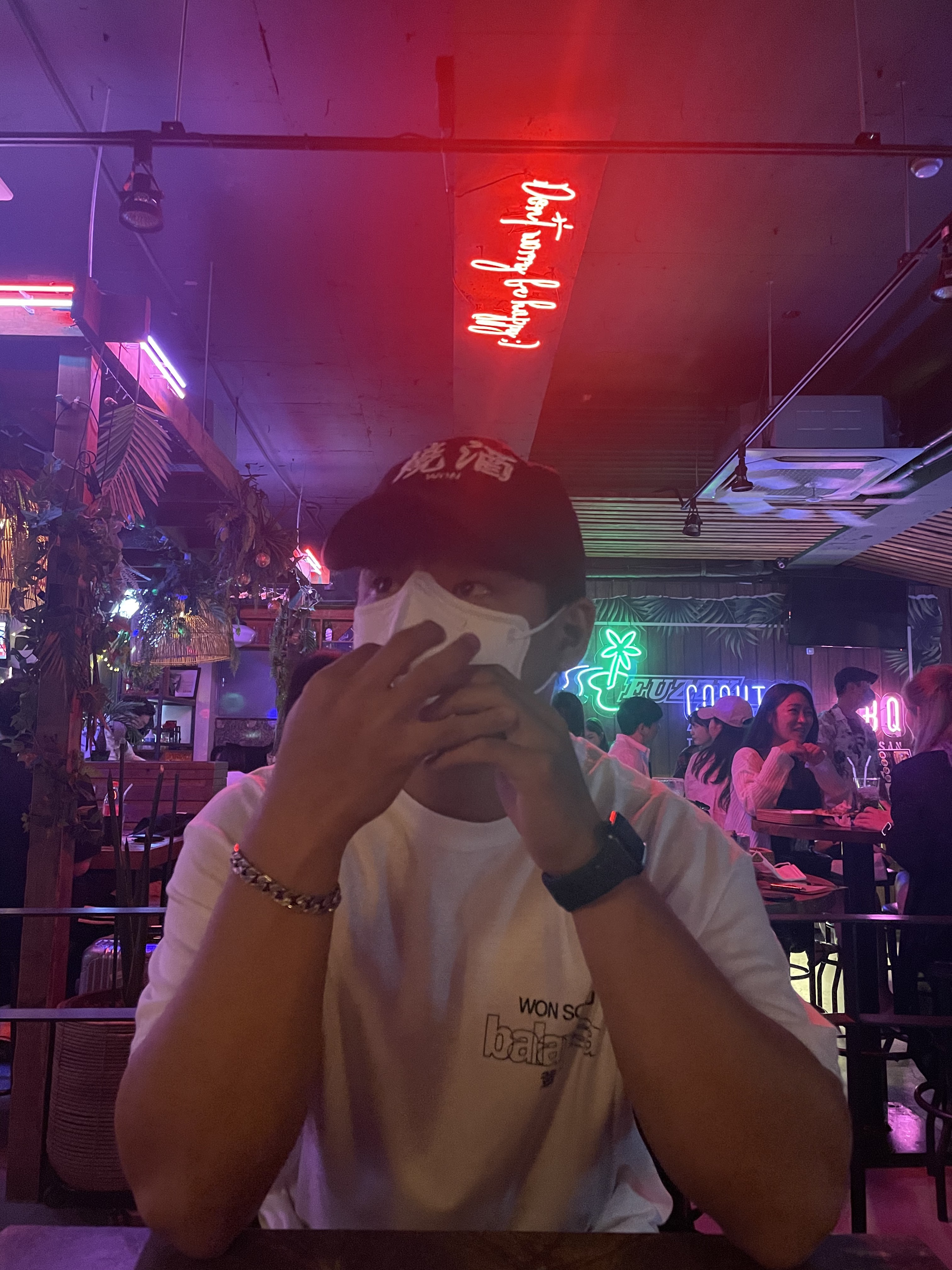 Darkr8m Studio x Wonsoju Ball Cap Black 착용 스타일