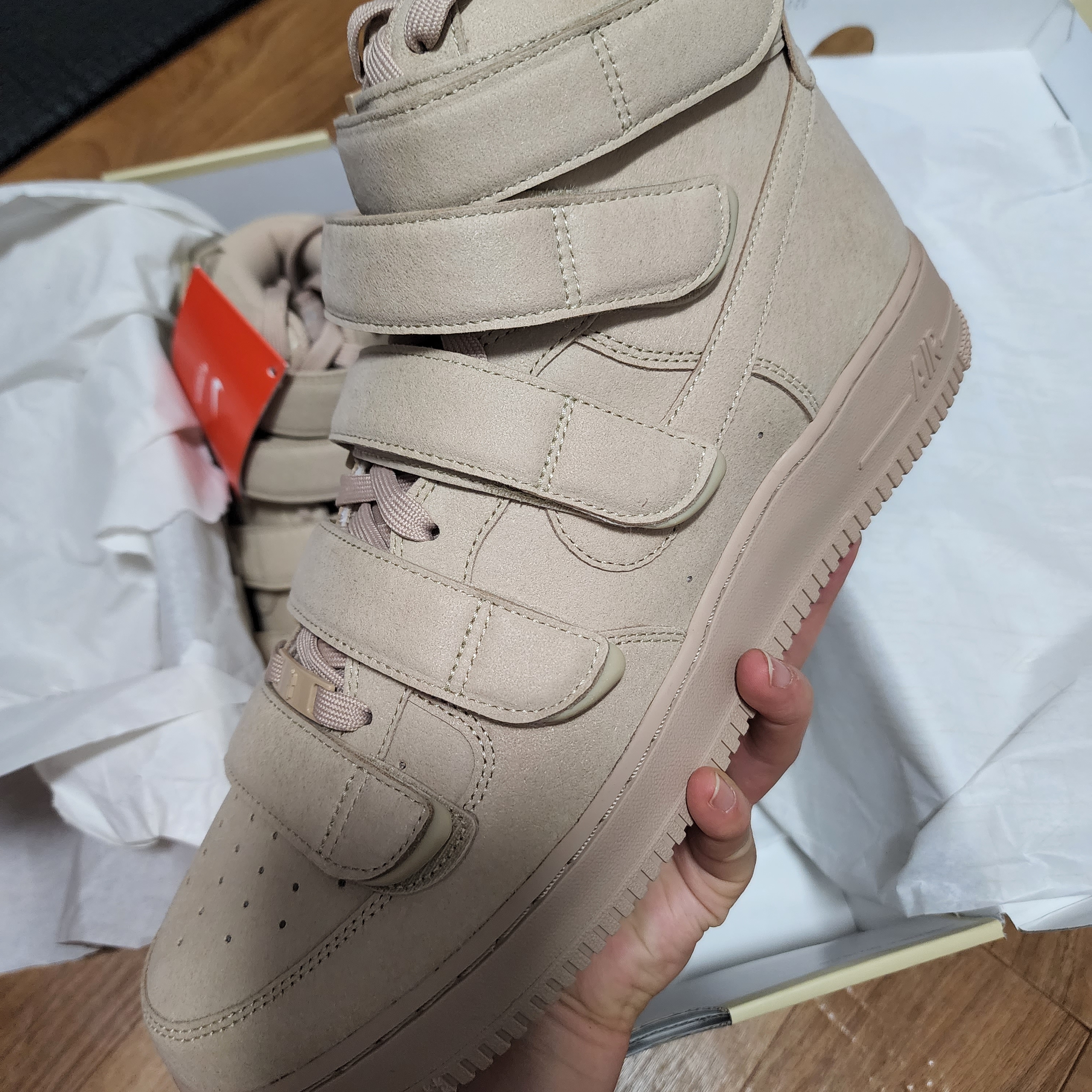Nike x Billie Eilish Air Force 1 High '07 SP Mushroom 착용 스타일 - 3
