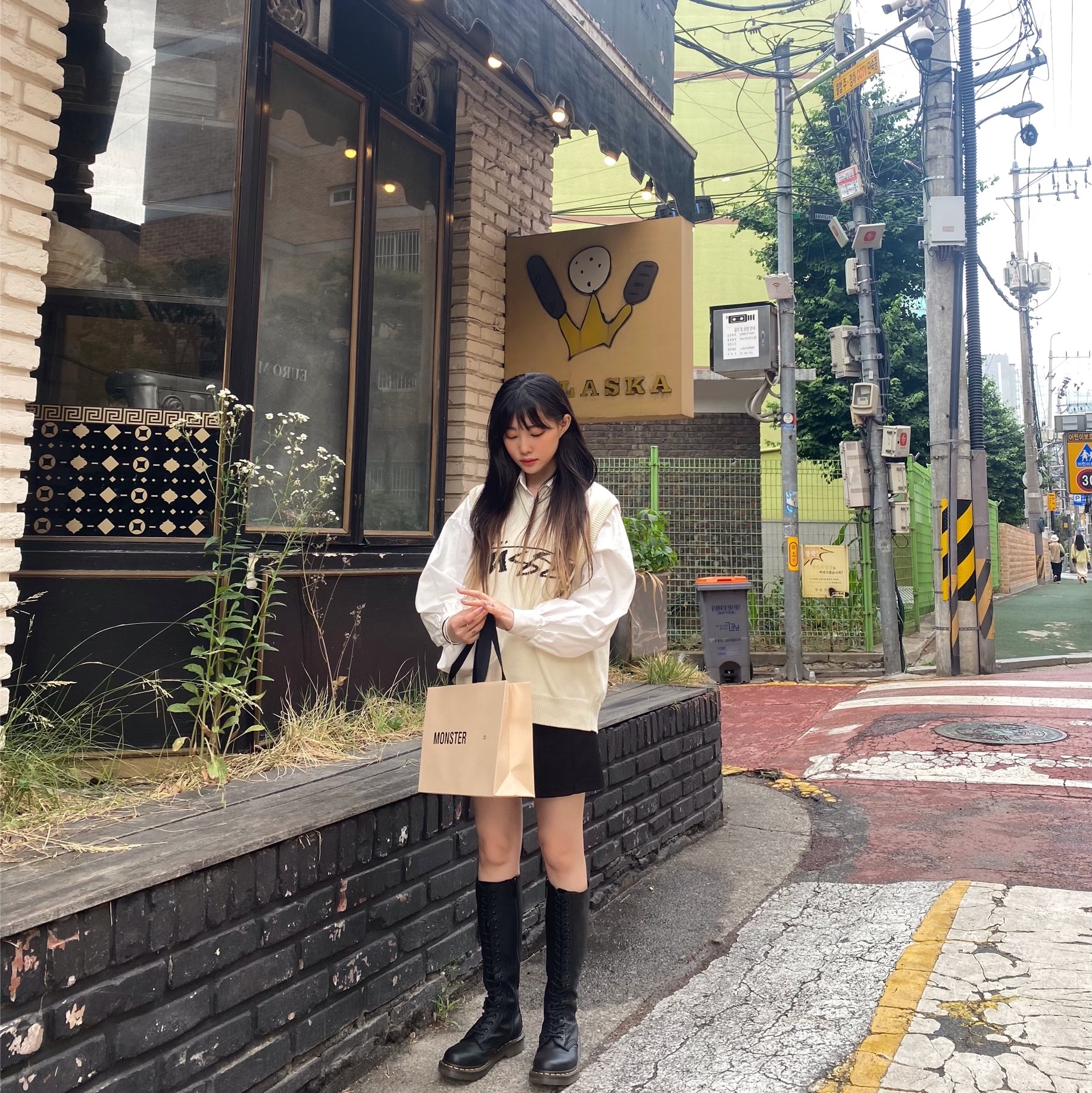 Stussy Sweater Vest Natural 착용 스타일 - 1