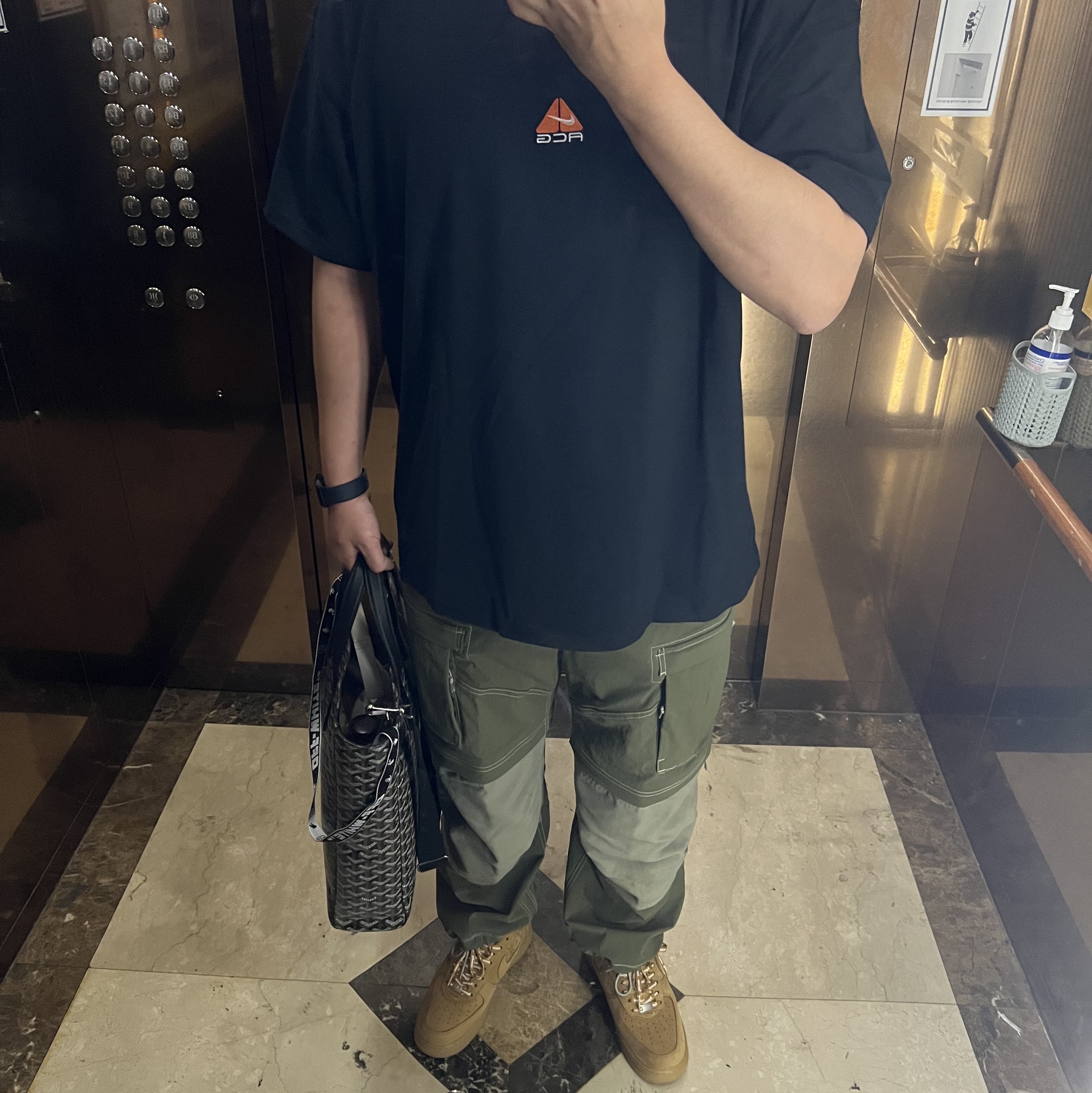 Nike ACG LBR Lungs T-Shirt Black - US/EU, Nike ACG Smith Summit Cargo Pants Medium Olive - Asia 착용 스타일