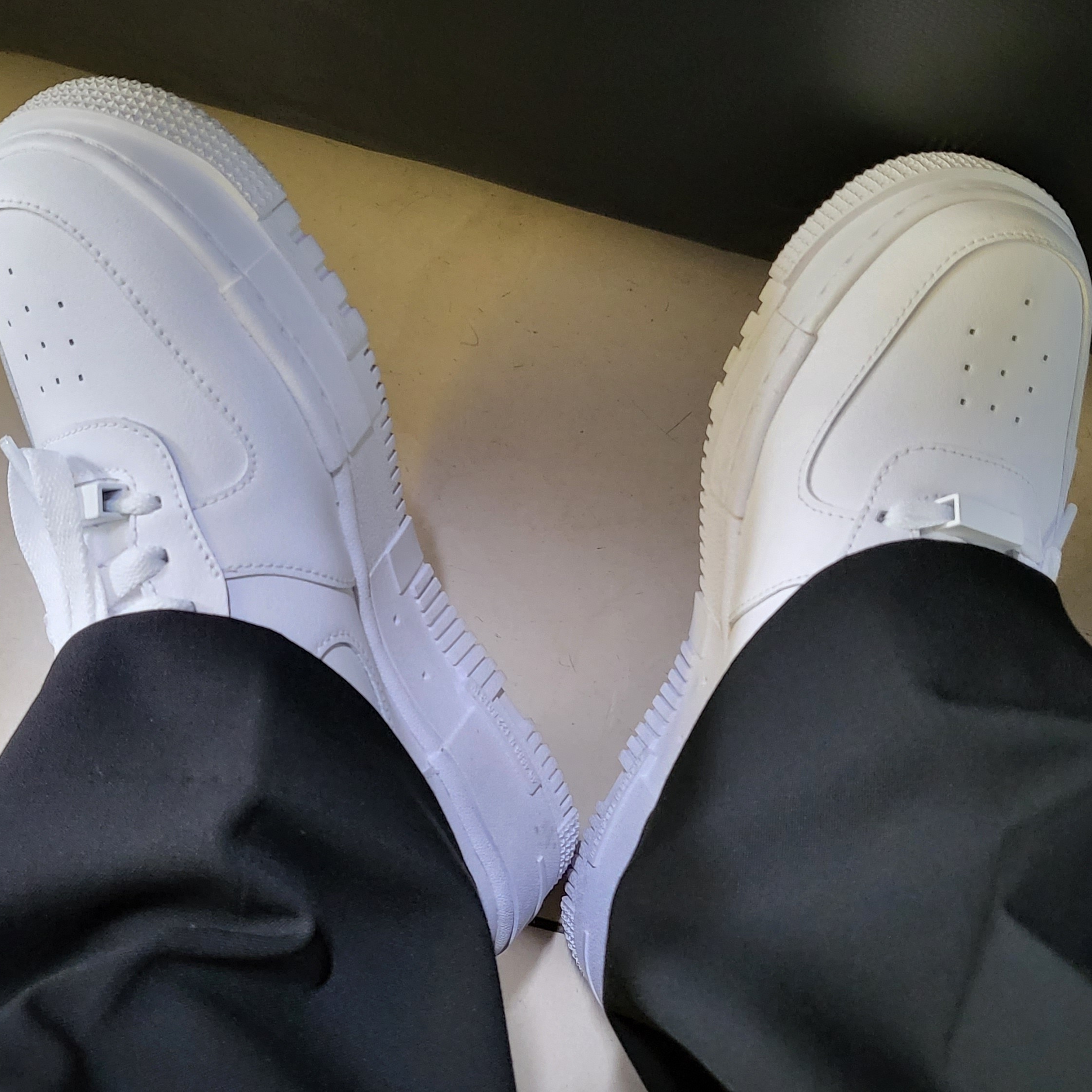 (W) Nike Air Force 1 Pixel White 착용 스타일