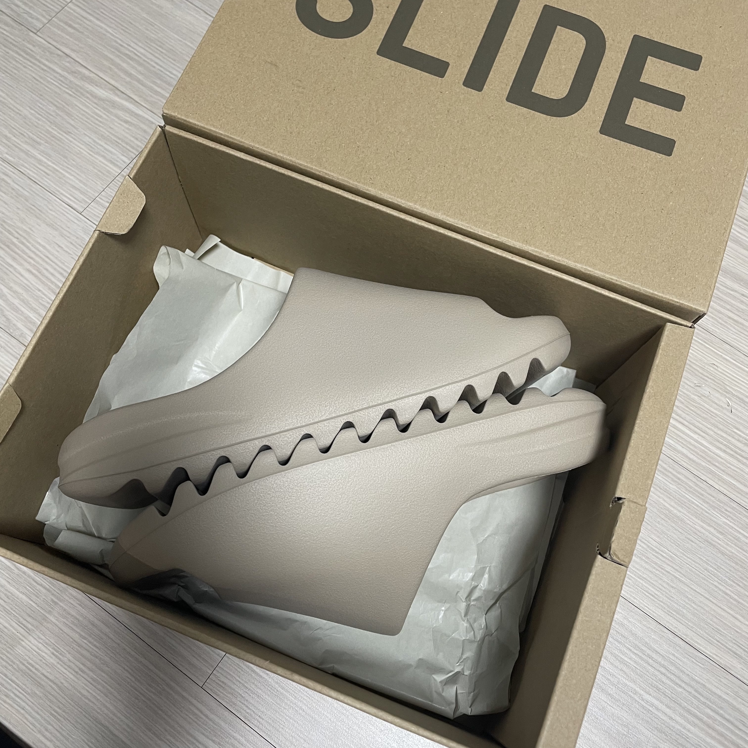 Adidas Yeezy Slide Pure - Re-Release Ver. 착용 스타일