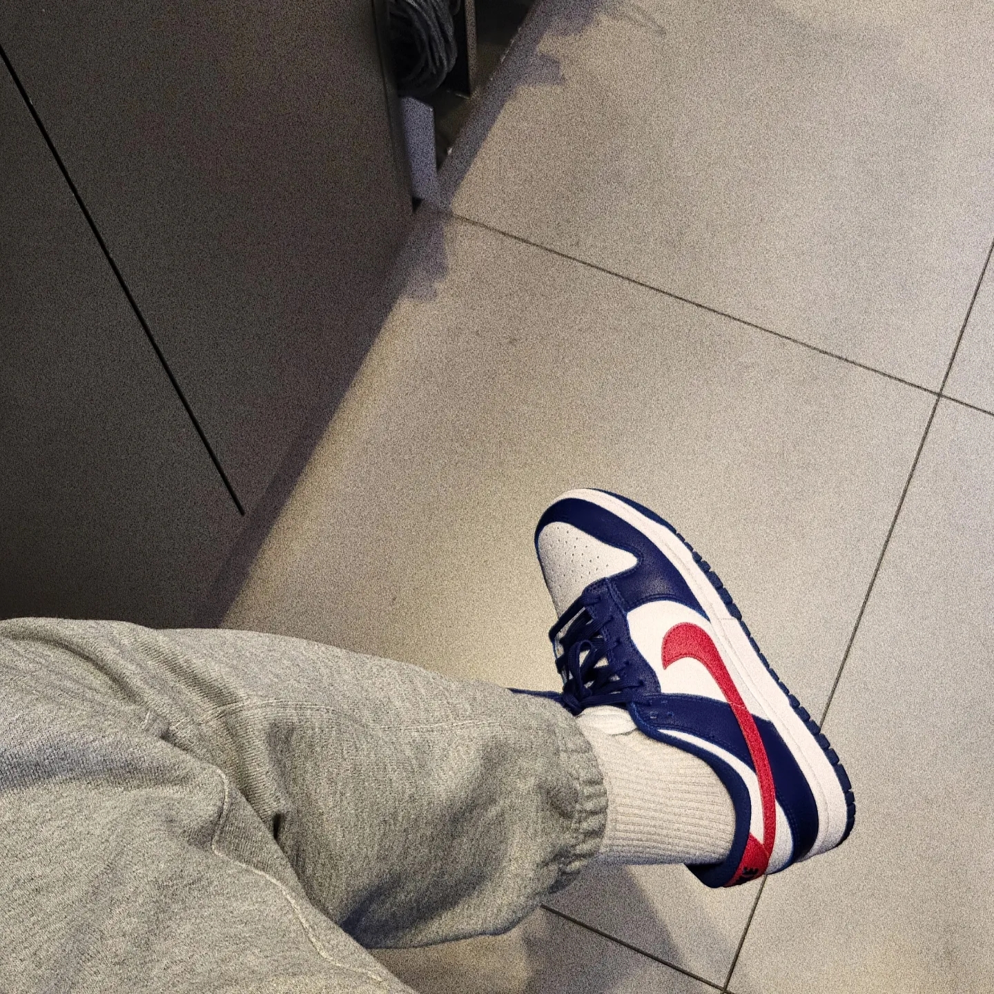 (W) Nike Dunk Low White and University Red 착용 스타일