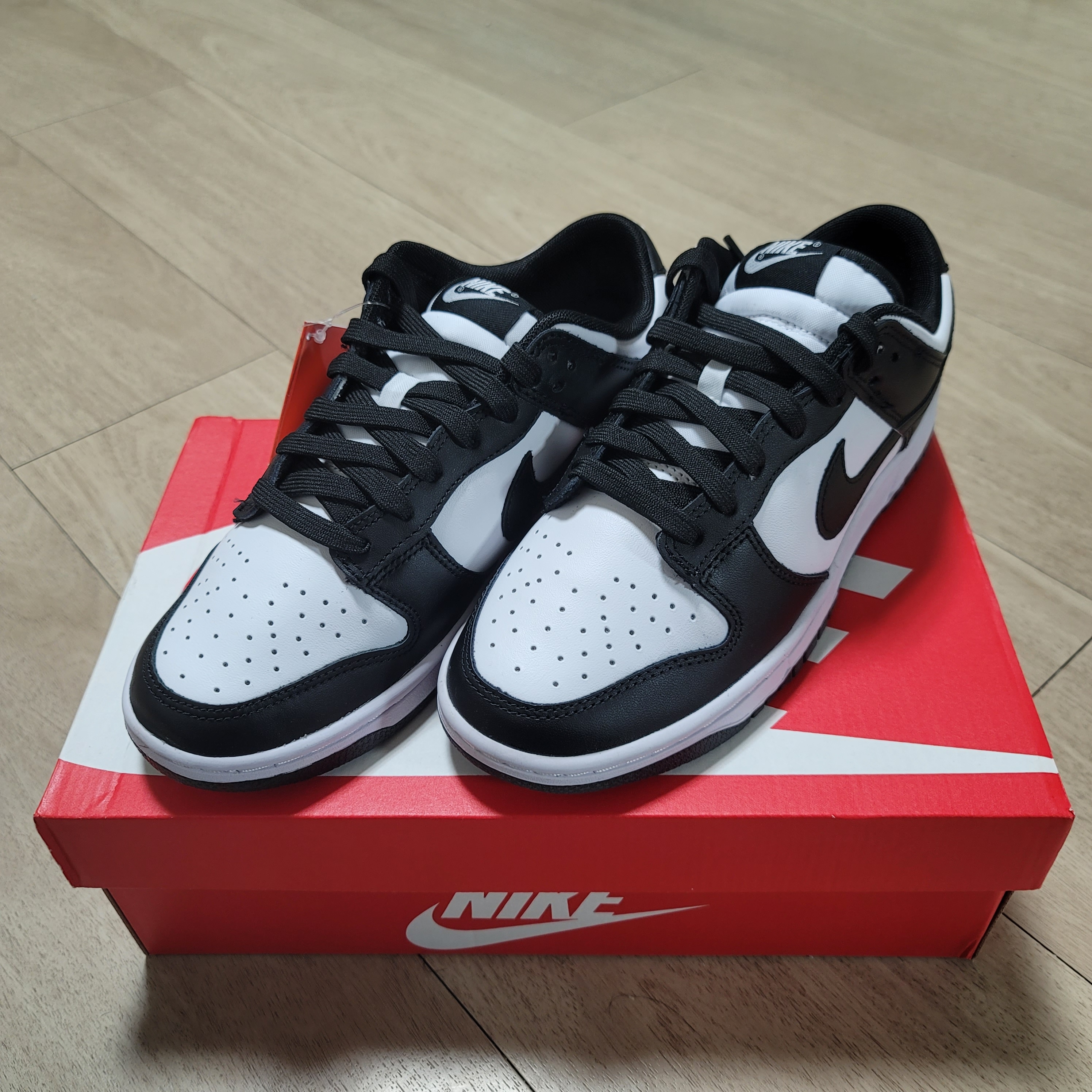 Nike Dunk Low Retro Black 착용 스타일 - 1