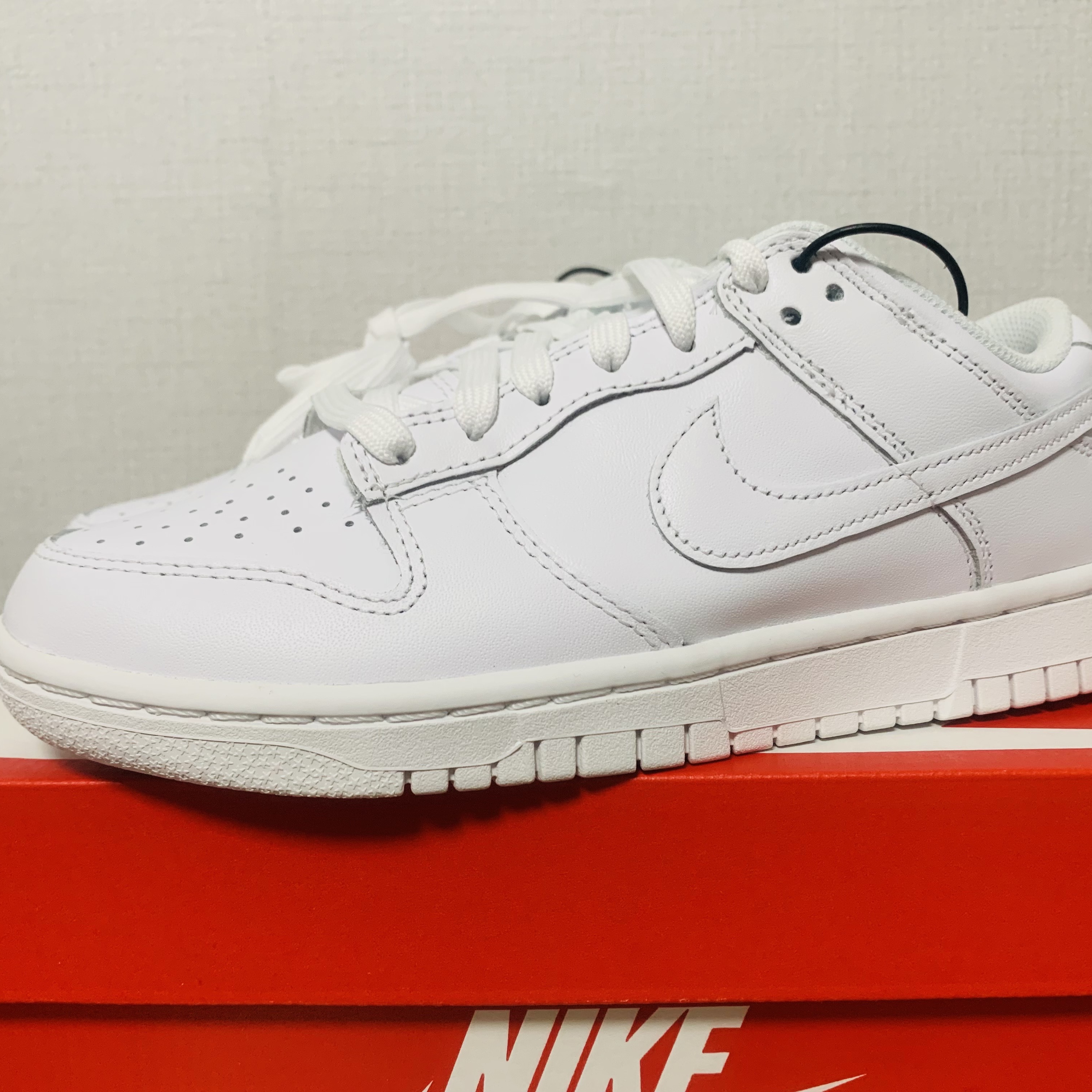 (W) Nike Dunk Low Triple White 착용 스타일 - 2