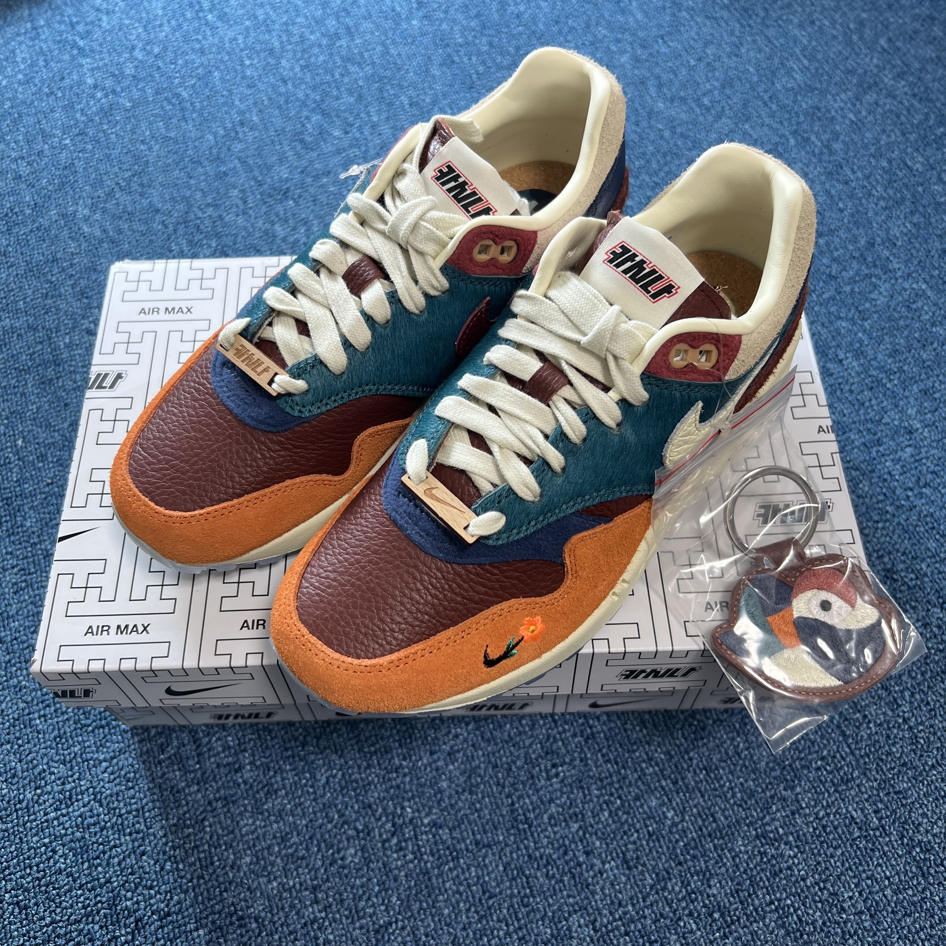 Nike x Kasina Air Max 1 SP Won-Ang Orange, Nike x Kasina Air Max 1 SP Won-Ang Particle Grey 착용 스타일 - 2