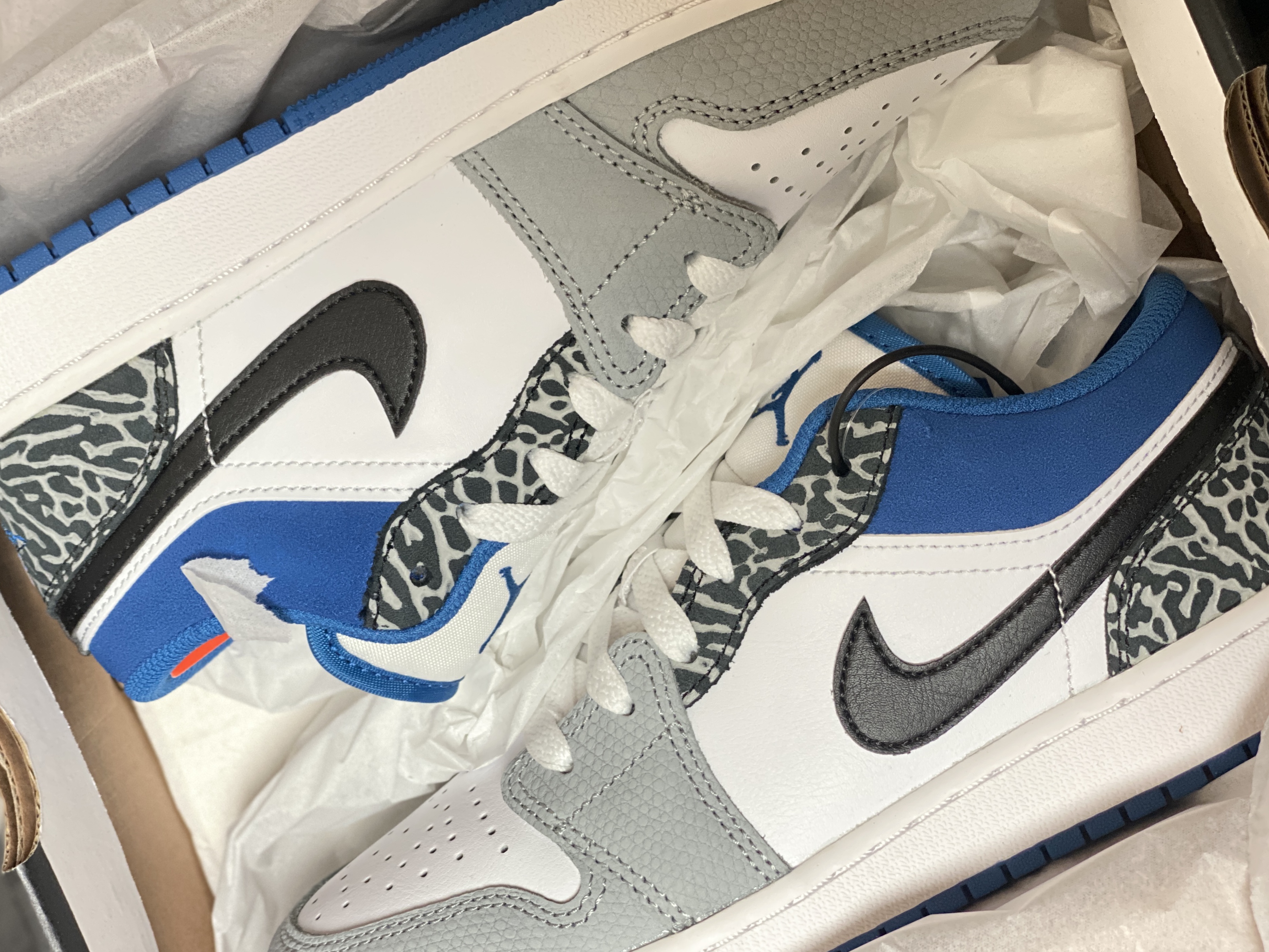 (GS) Jordan 1 Low SE White Dark Marina Blue Cement Grey 착용 스타일