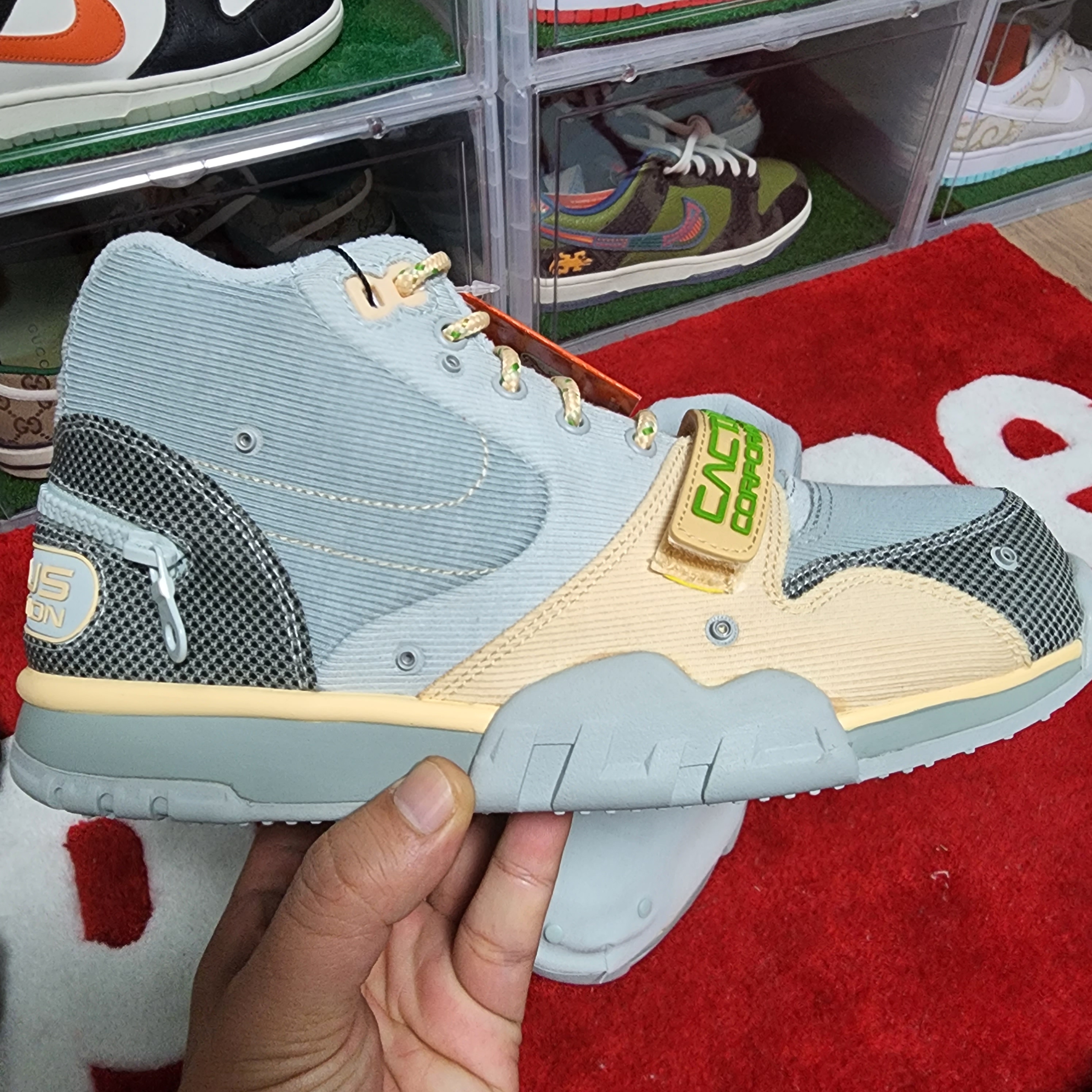 Nike x Travis Scott Nike Air Trainer 1 Grey Haze and Dusty Sage 착용 스타일 - 2