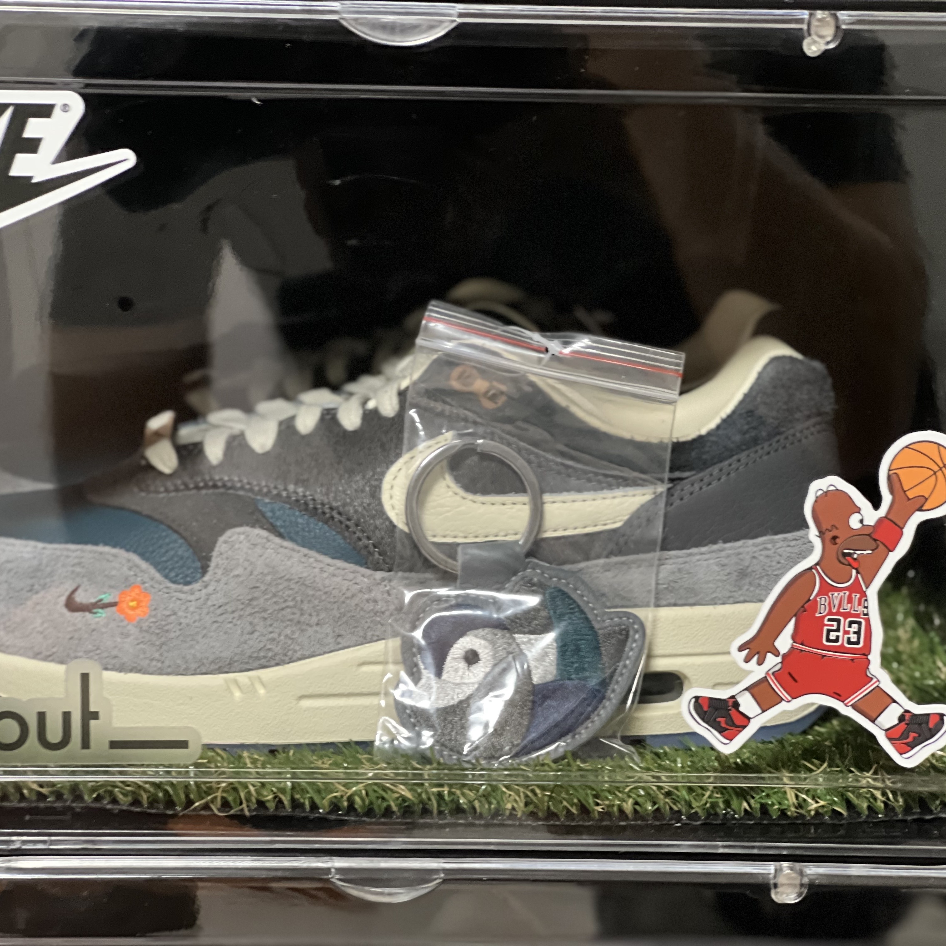 Nike x Stussy Air Force 1 '07 Mid SP Black and Light Bone, Nike x Kasina Air Max 1 SP Won-Ang Particle Grey 착용 스타일 - 3