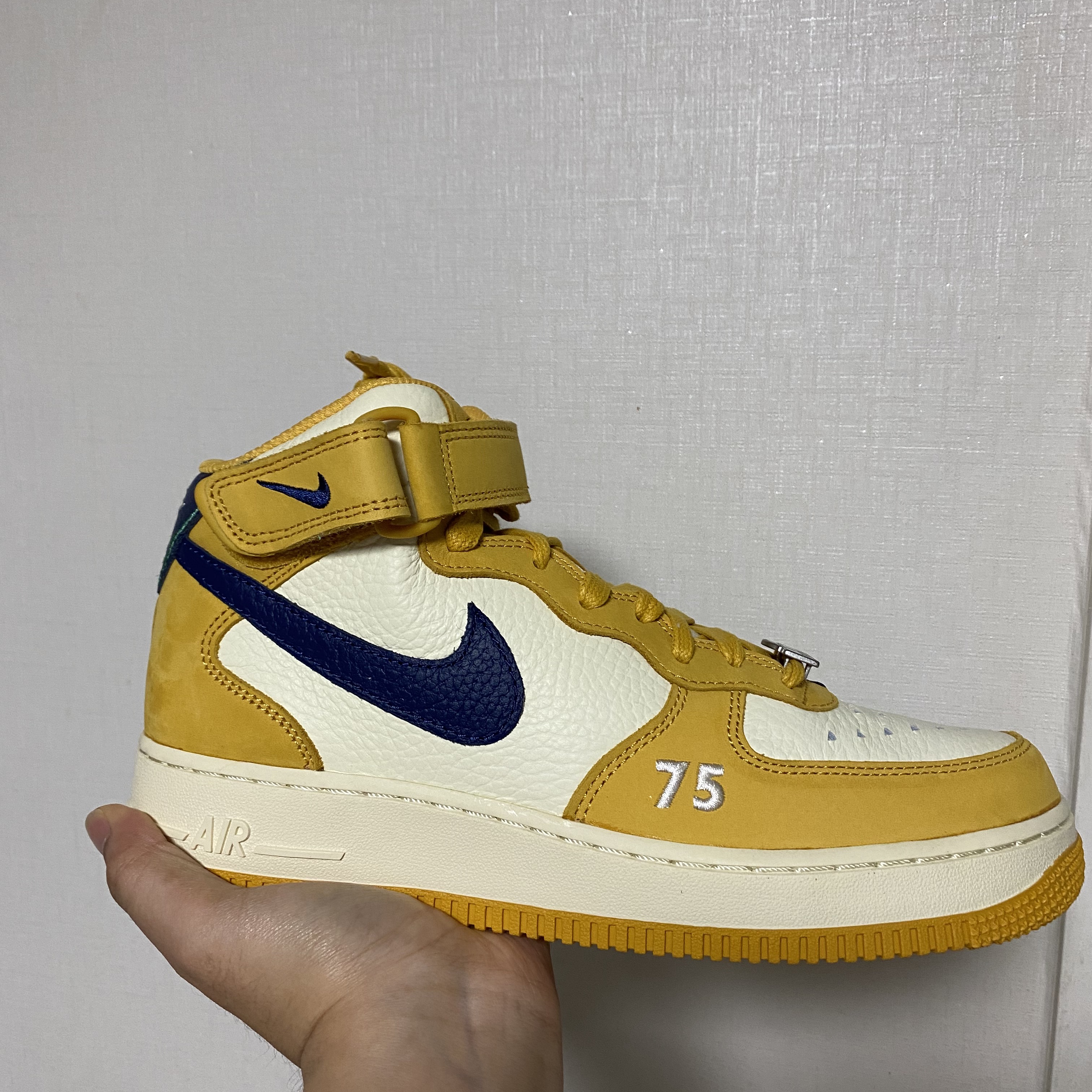Nike Air Force 1 Mid Paris 착용 스타일 - 2