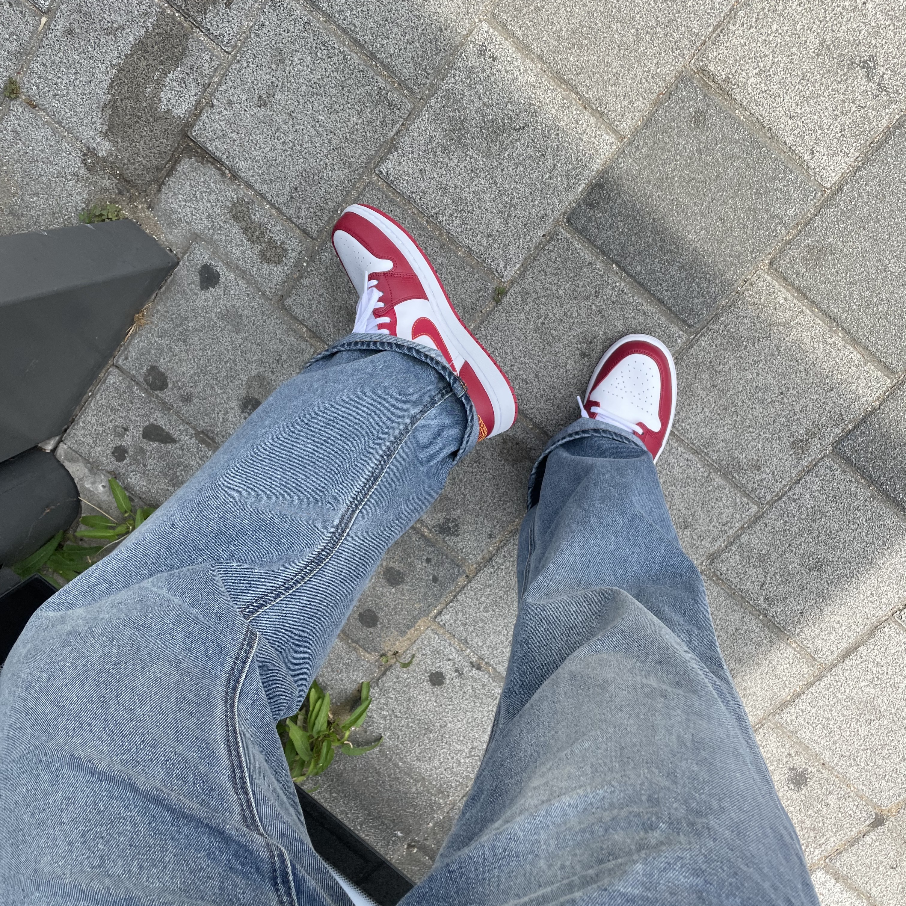 Jordan 1 Low Cardinal Red 착용 스타일 - 1