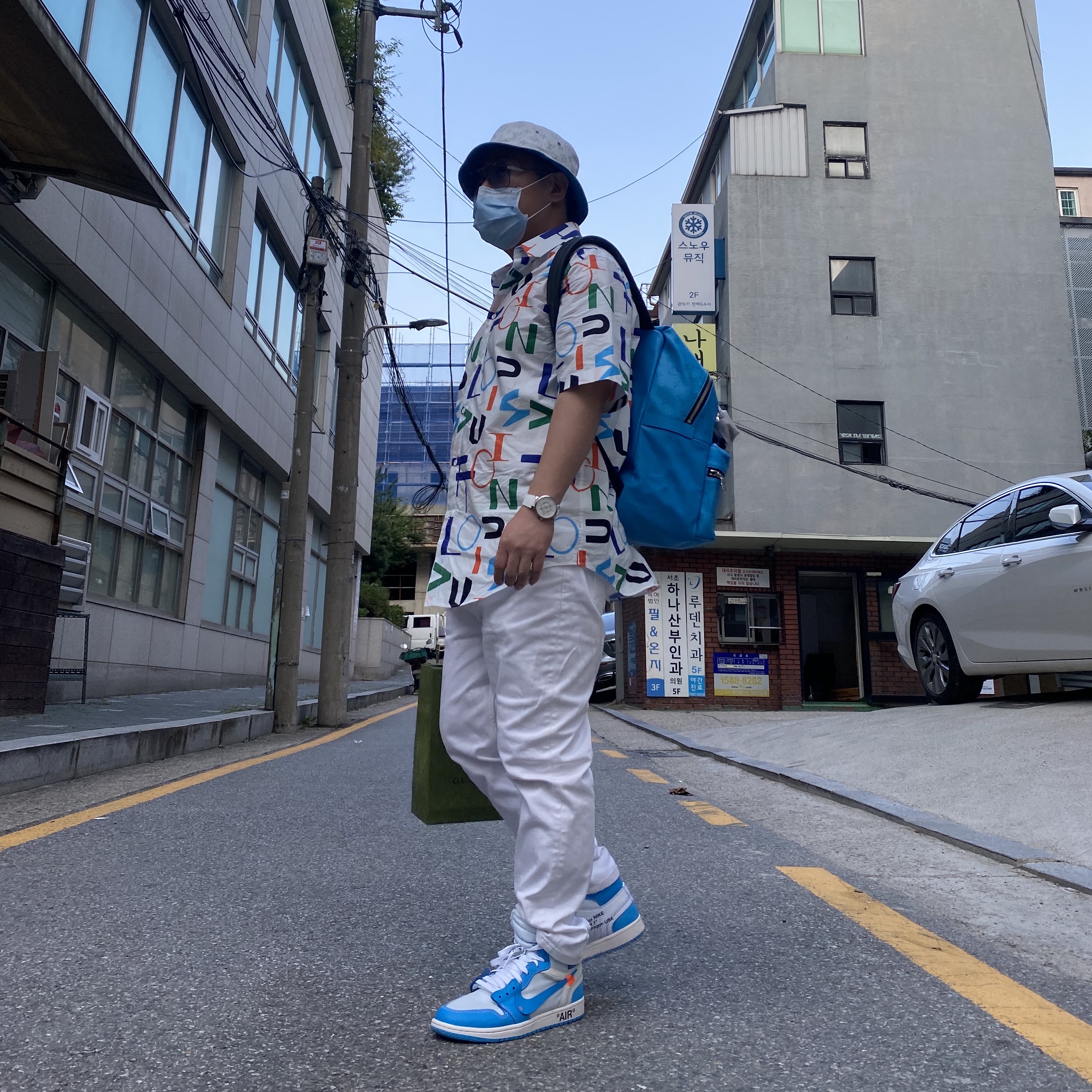 Jordan 1 x Off-White Retro High University Blue 착용 스타일