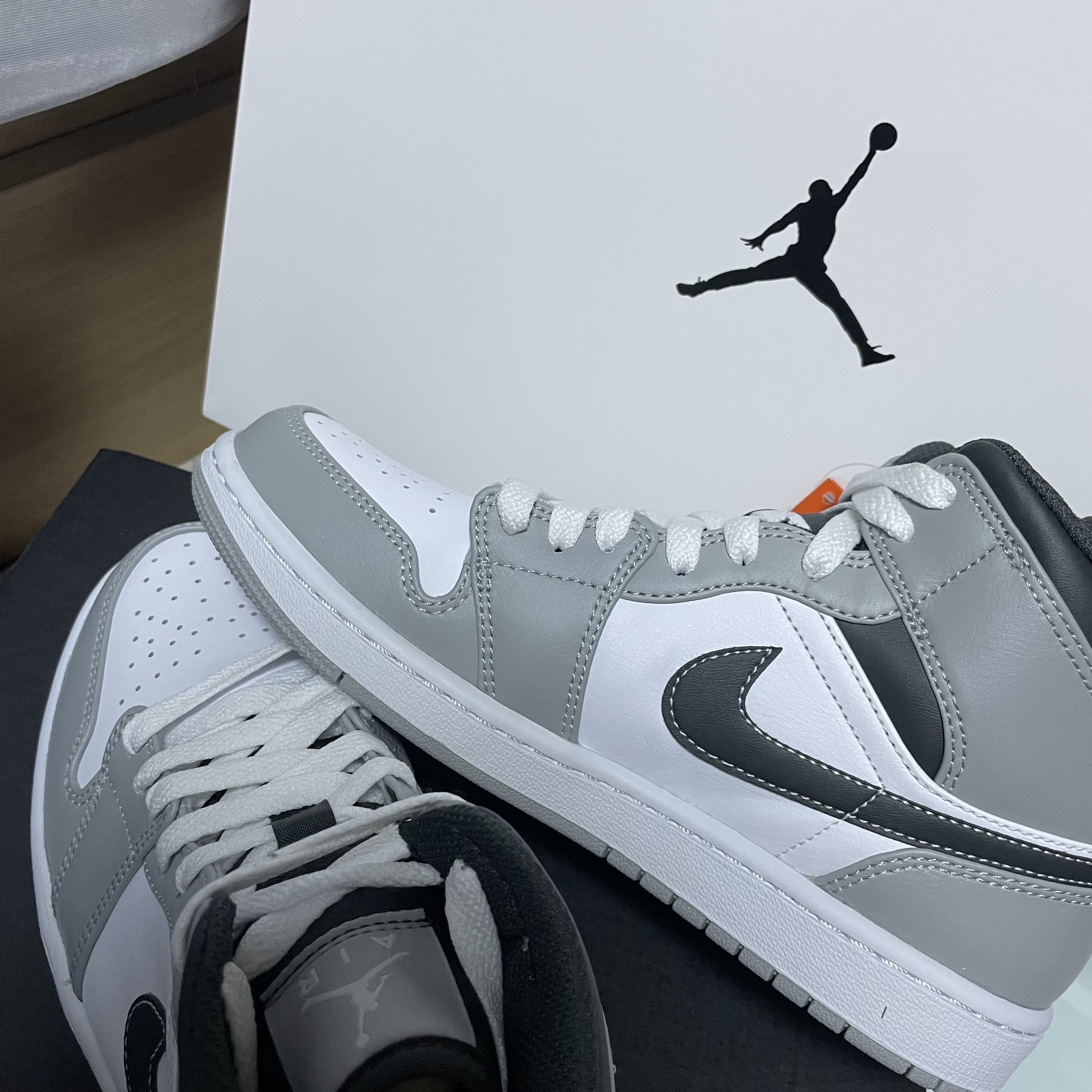 Jordan 1 Mid Light Smoke Grey Anthracite 착용 스타일