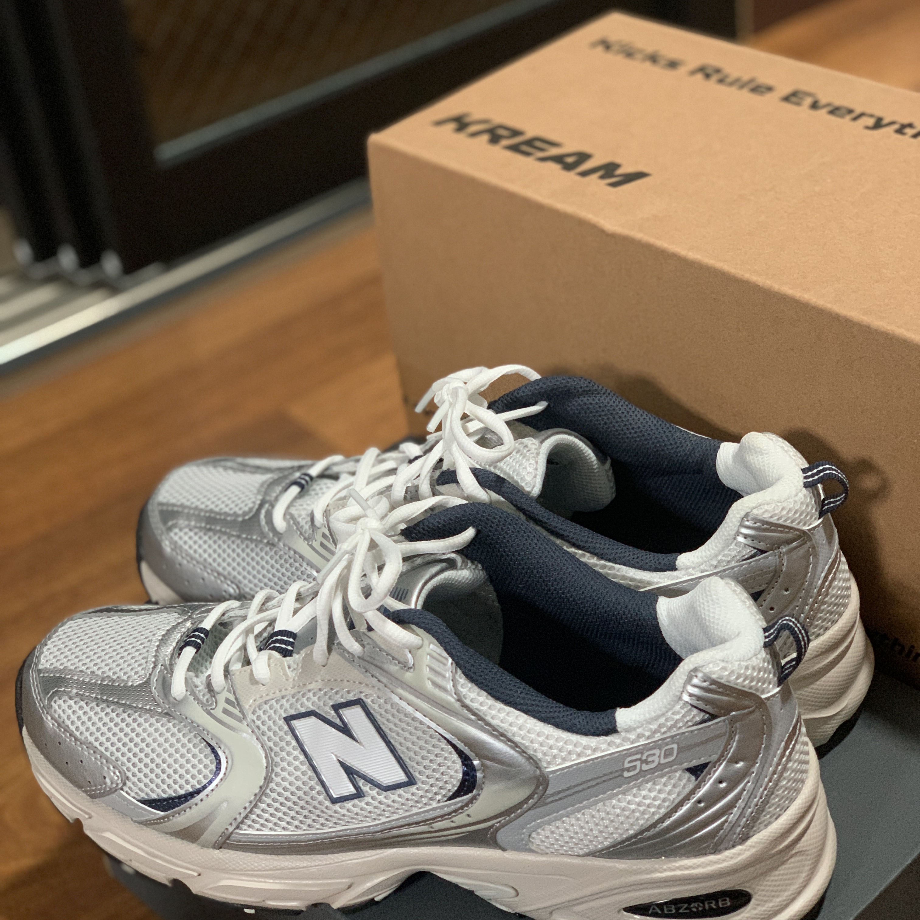 New Balance 530 Steel Grey 착용 스타일 - 2