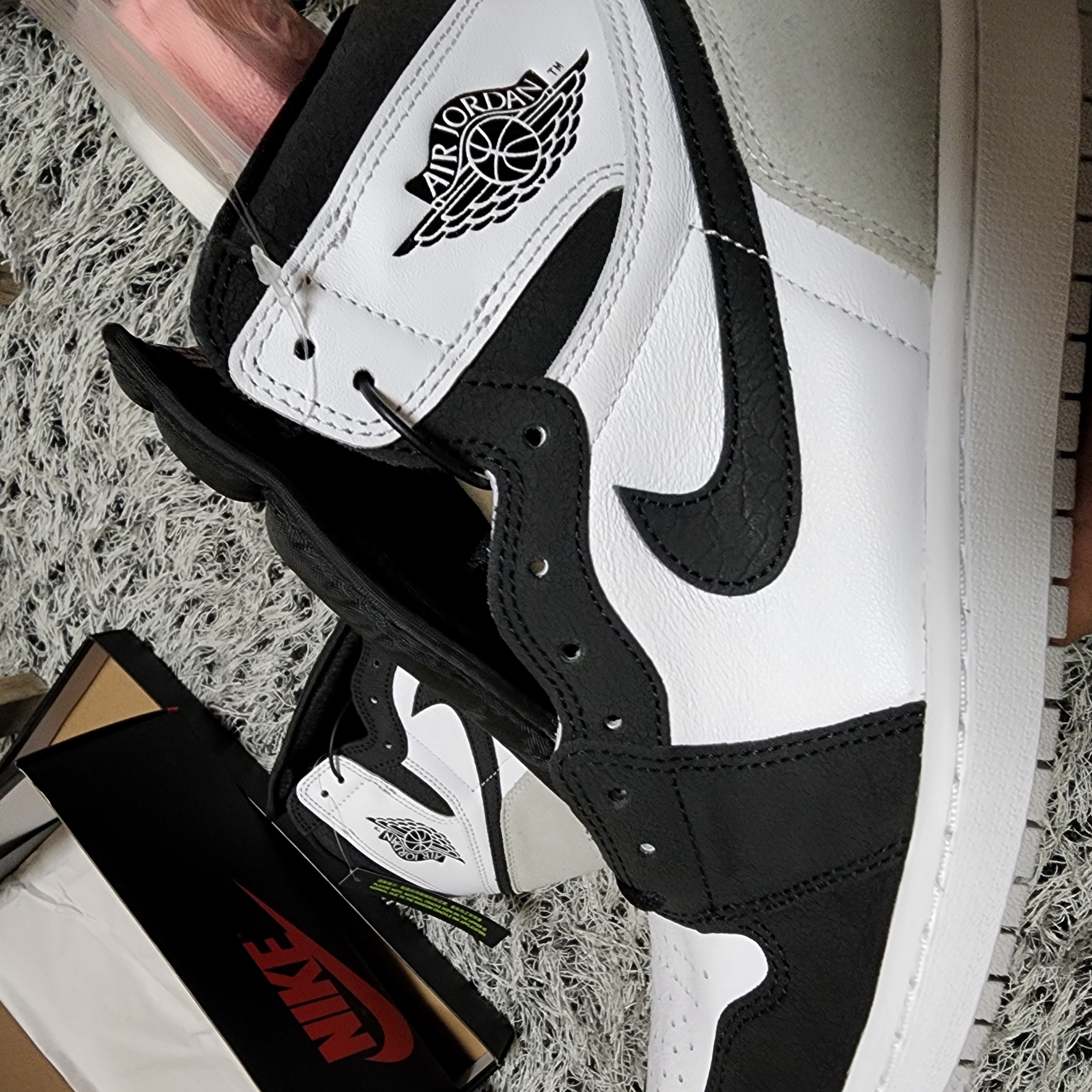 Jordan 1 Retro High OG Bleached Coral 착용 스타일 - 3