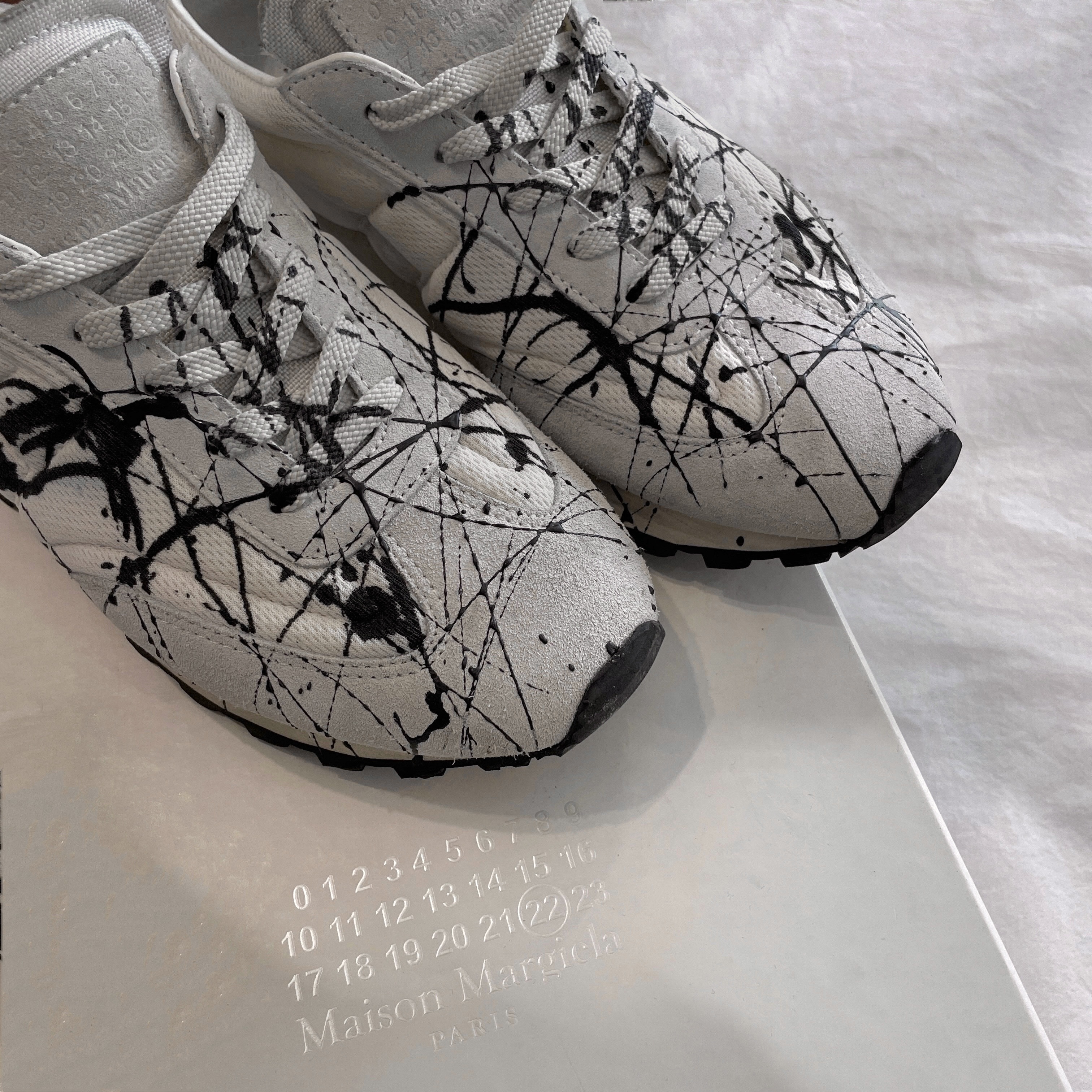 Maison Margiela Replica Paint Runners White 착용 스타일