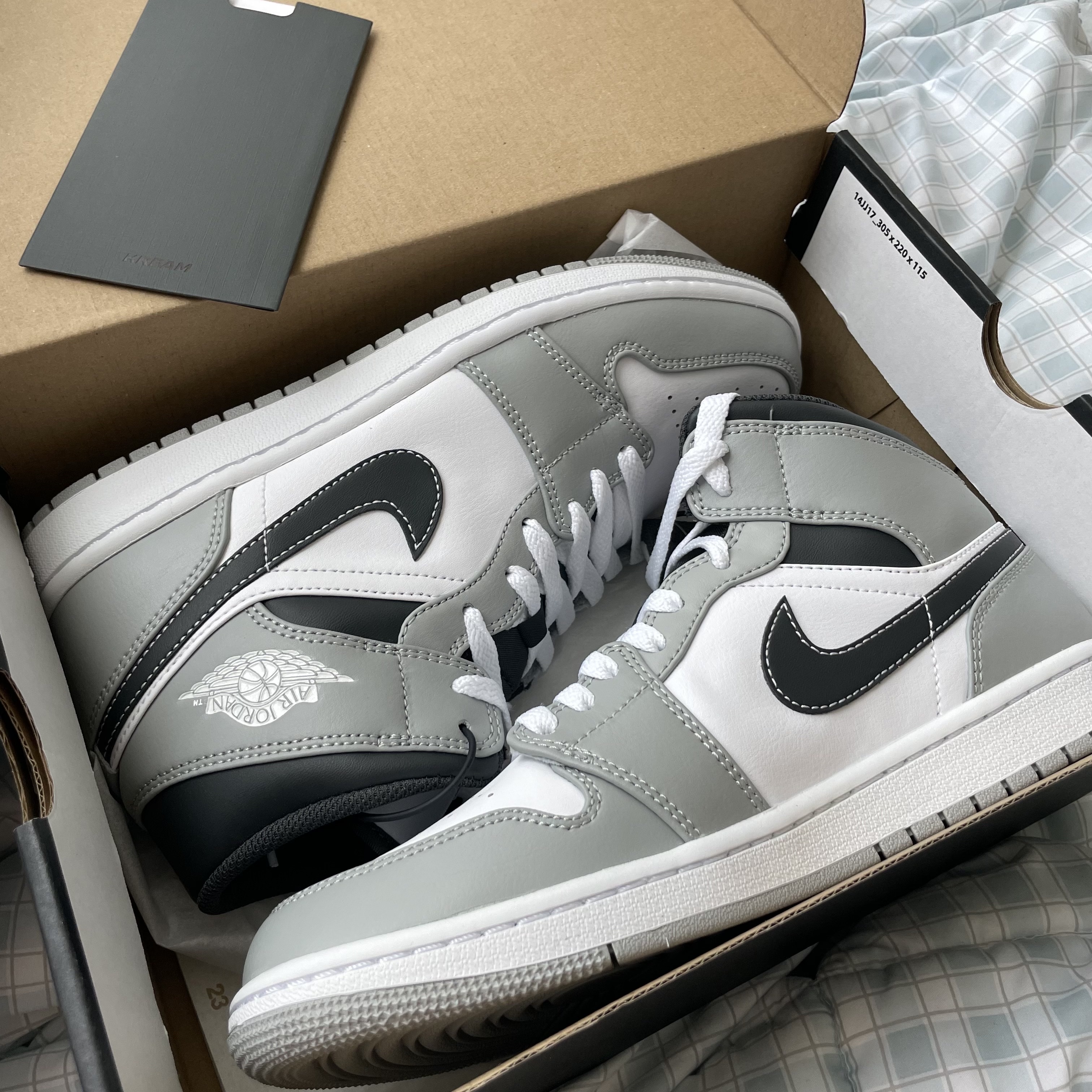 Jordan 1 Mid Light Smoke Grey Anthracite 착용 스타일