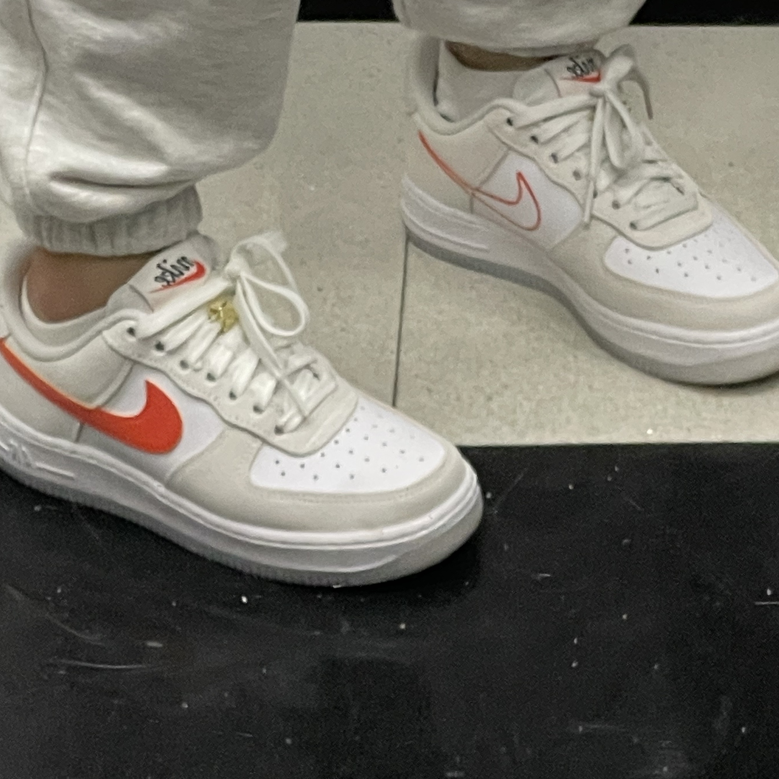 (W) Nike Air Force 1 '07 SE First Use Orange Sail 착용 스타일