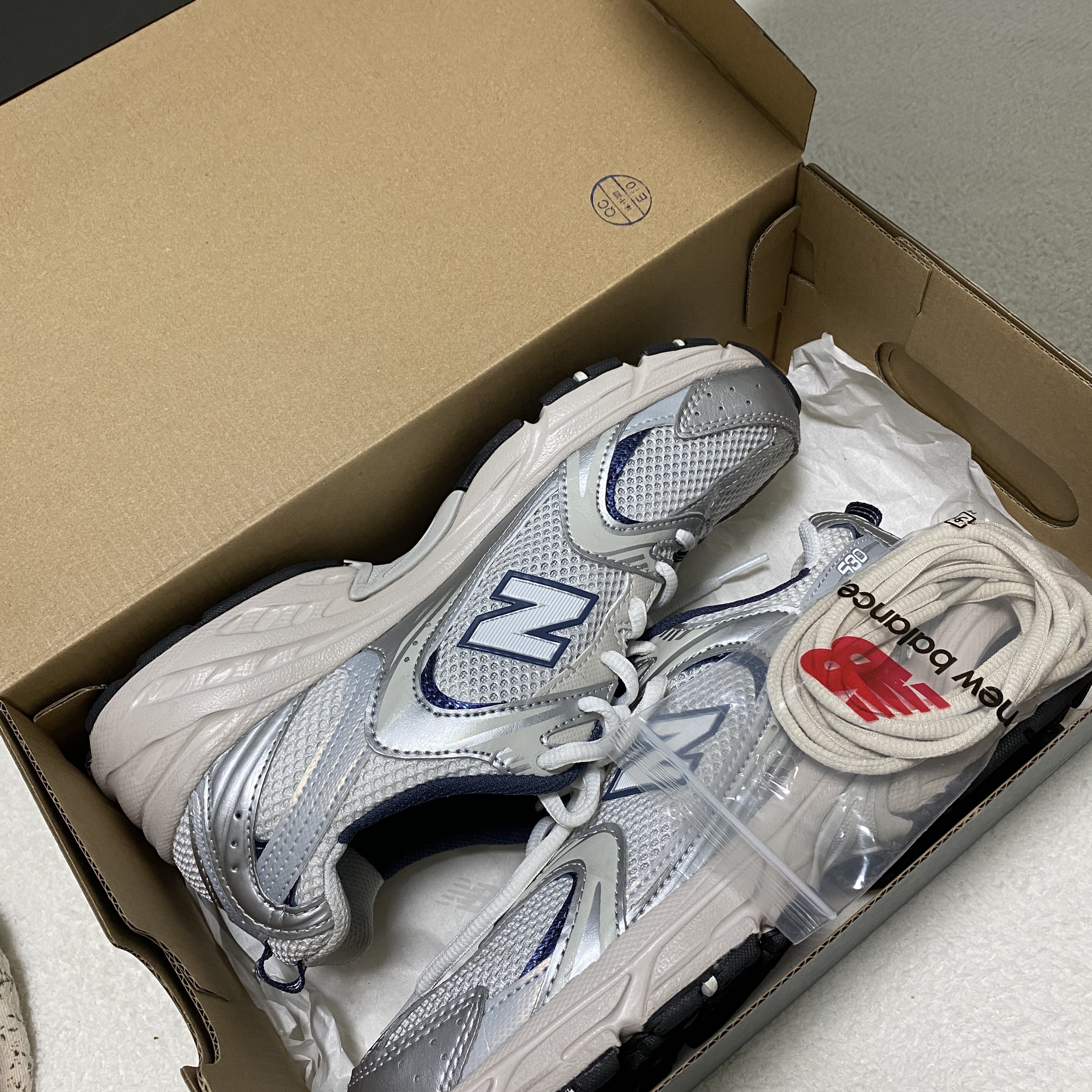 New Balance 530 Steel Grey 착용 스타일
