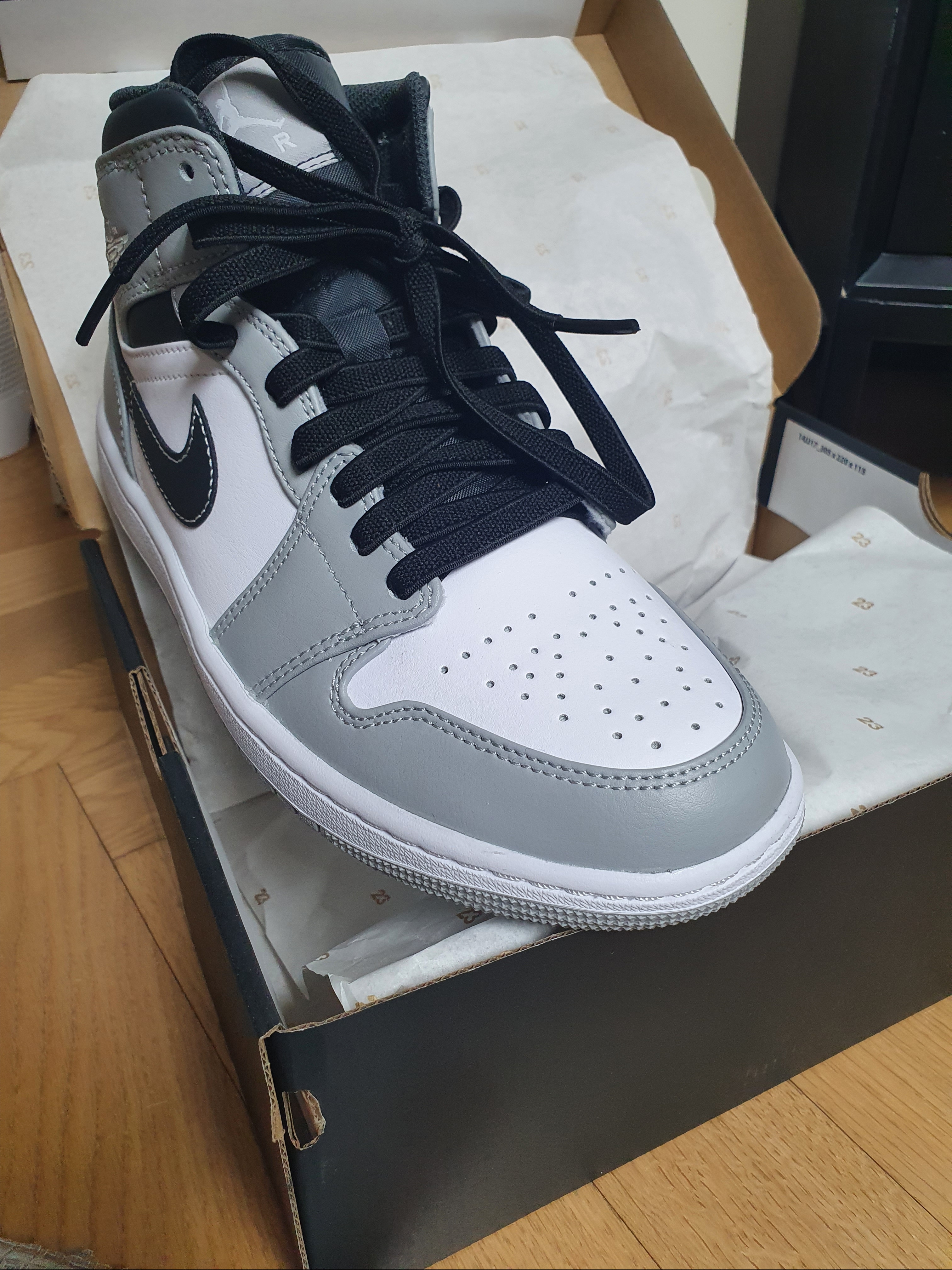 Jordan 1 Mid Light Smoke Grey Anthracite 착용 스타일