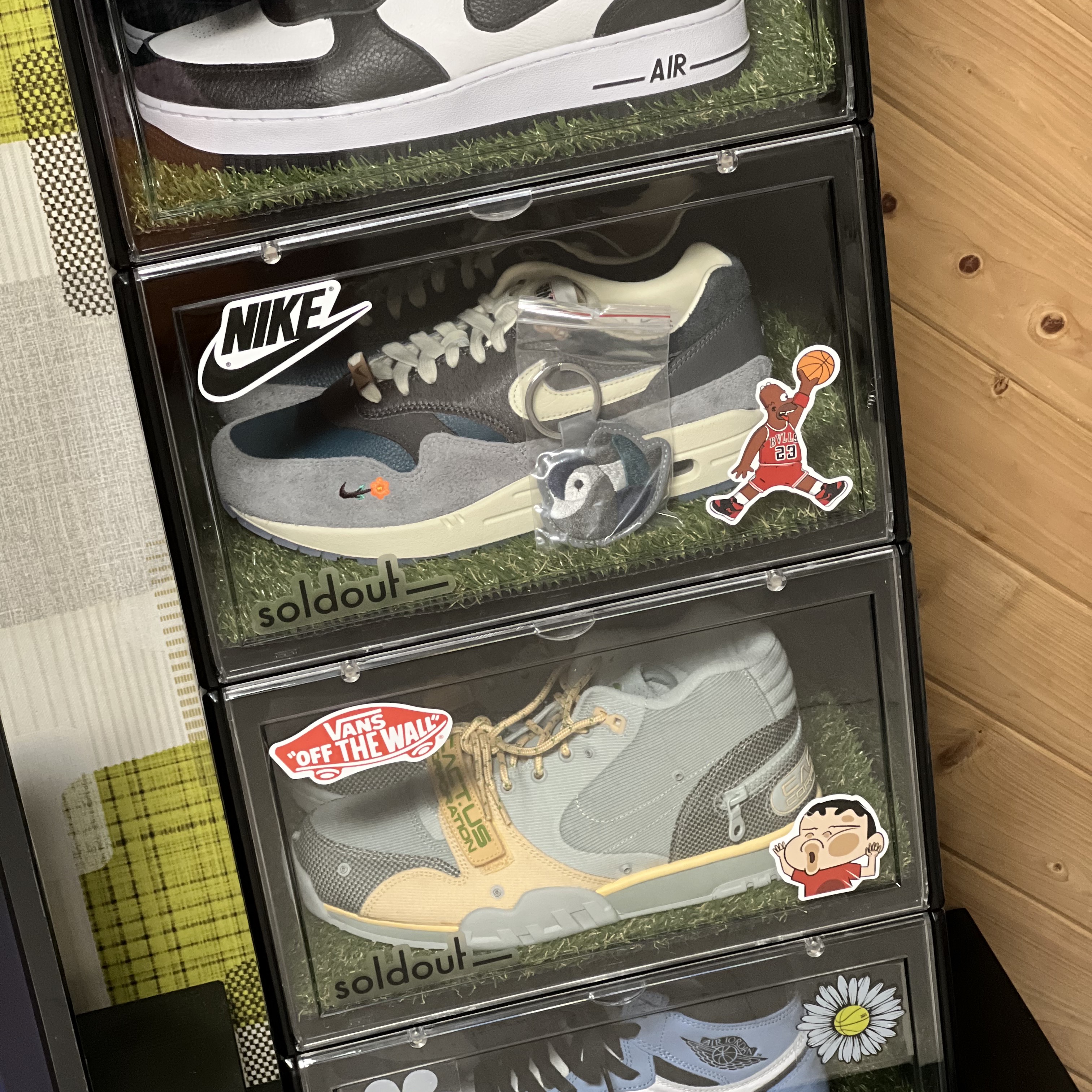 Nike x Stussy Air Force 1 '07 Mid SP Black and Light Bone, Nike x Kasina Air Max 1 SP Won-Ang Particle Grey 착용 스타일 - 1