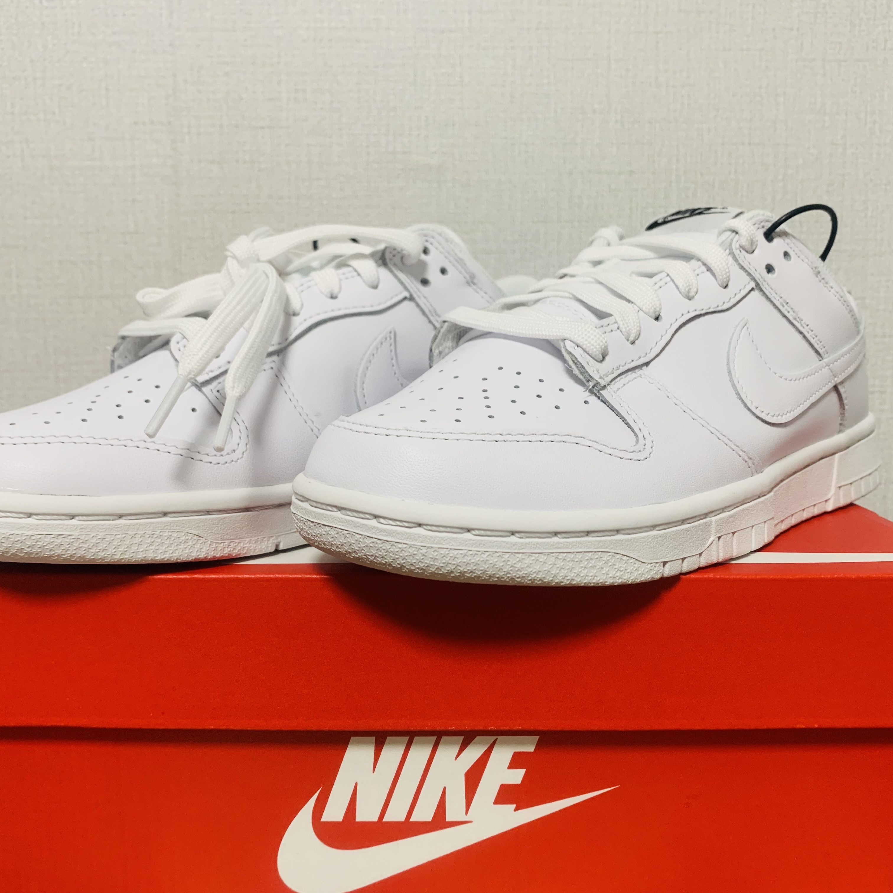(W) Nike Dunk Low Triple White 착용 스타일 - 5
