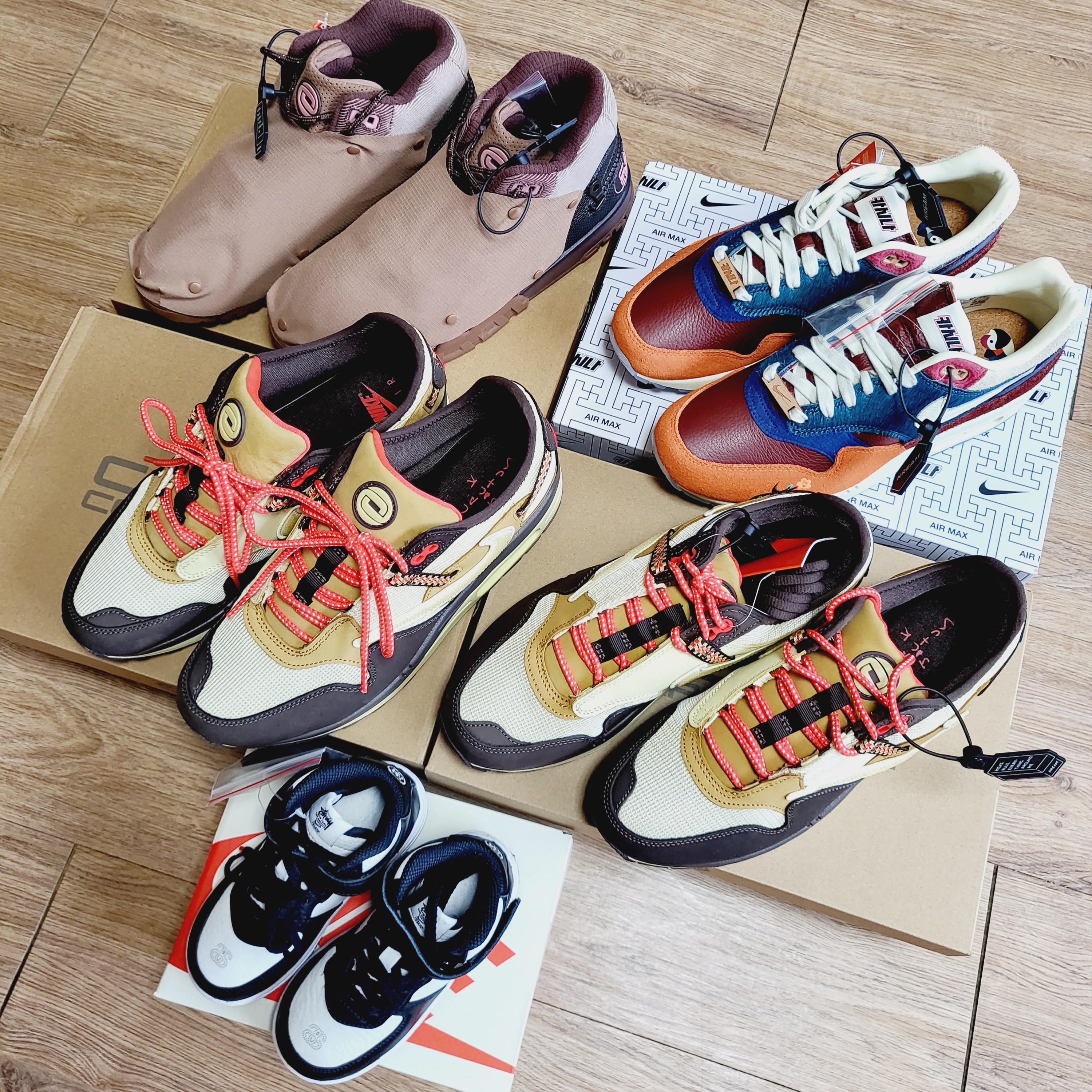 (TD) Nike x Stussy Air Force 1 '07 Mid SP Black and Light Bone, Nike x Travis Scott Air Max 1 Cact.us Brown 착용 스타일