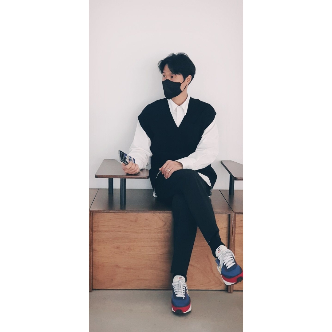 Nike x Sacai LDWaffle Blue Multi 착용 스타일