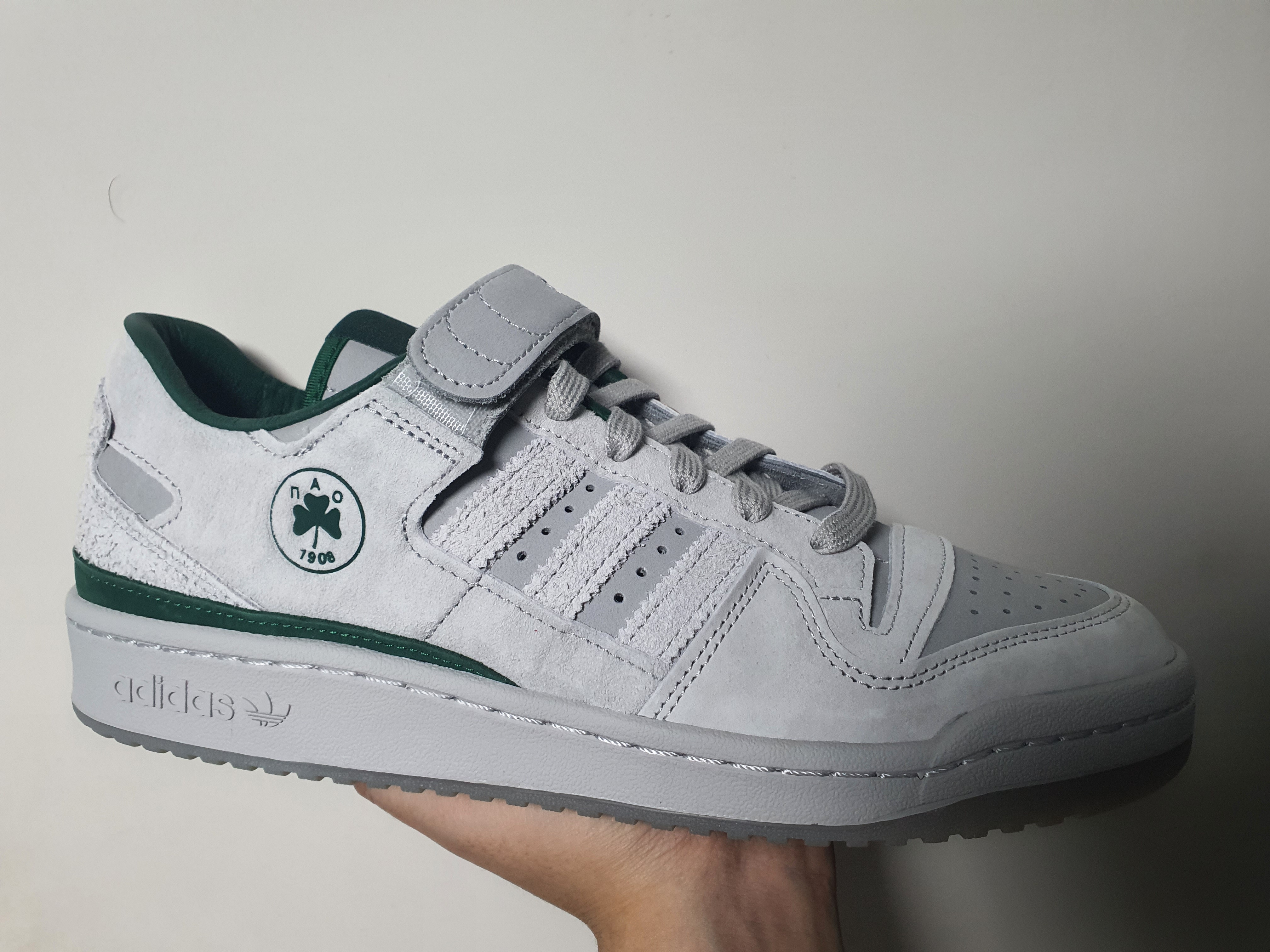 Adidas x BSTN Forum 84 Low Panathinaikos 착용 스타일