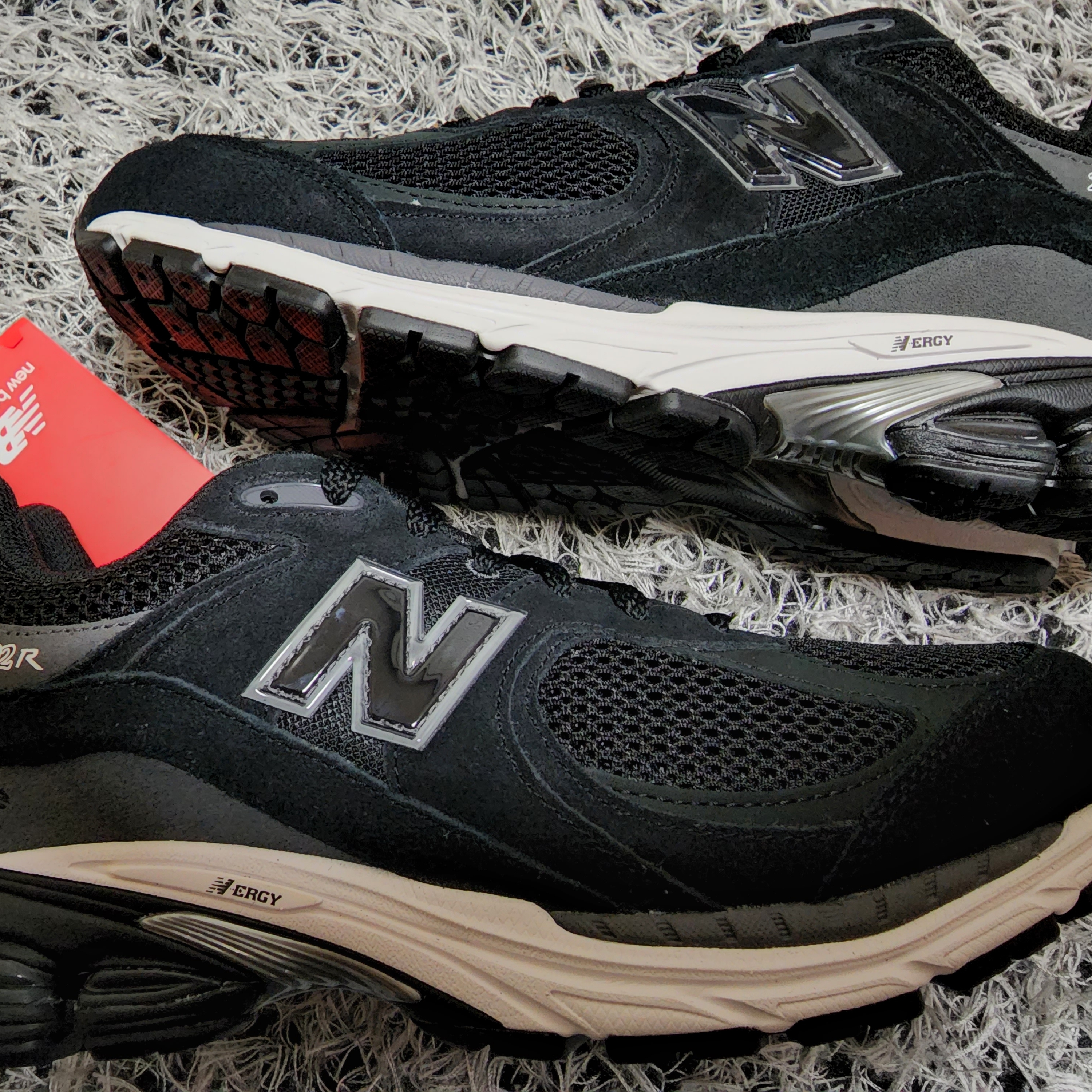 New Balance 2002R Black Dark Grey - JD Sports Exclusive 착용 스타일 - 4