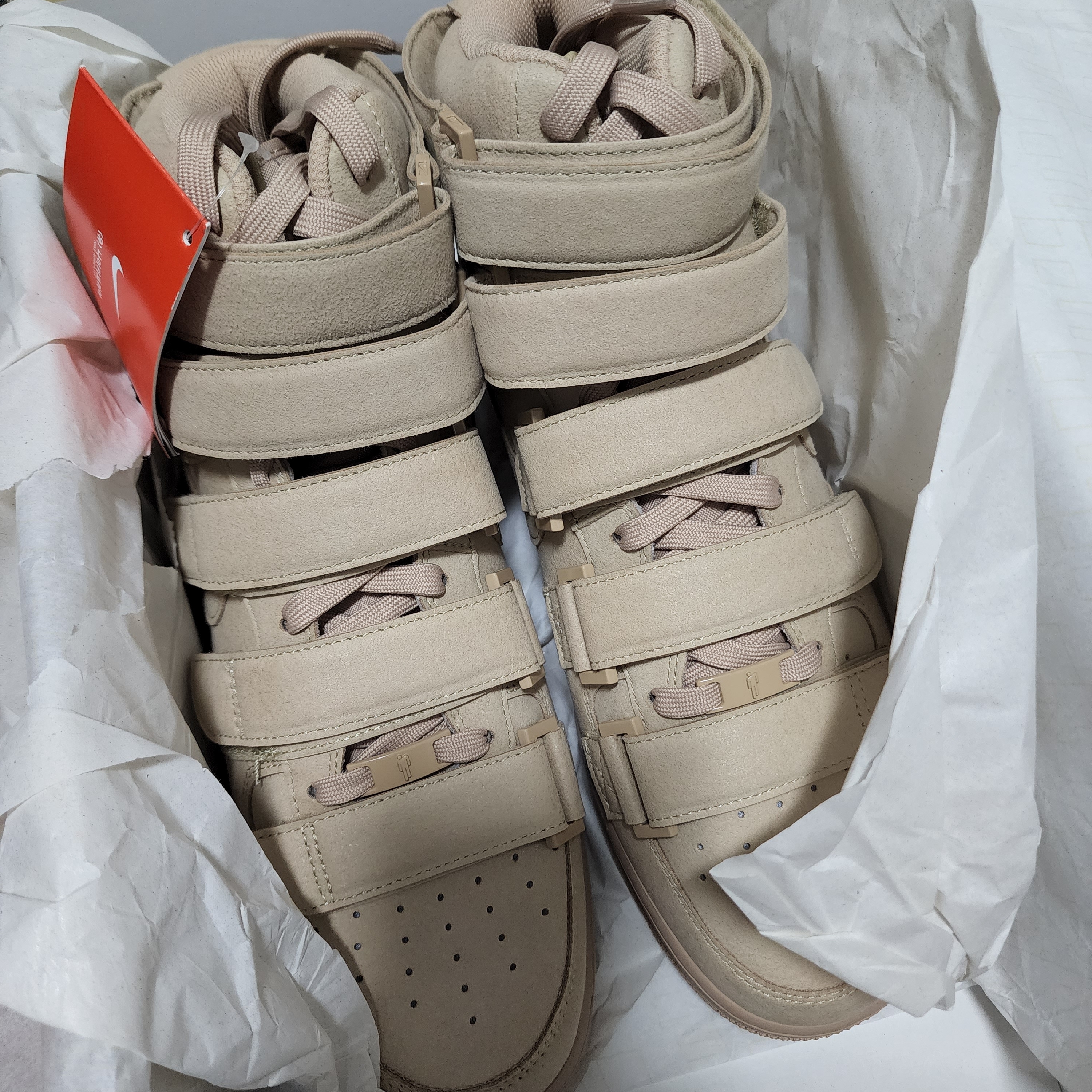 Nike x Billie Eilish Air Force 1 High '07 SP Mushroom 착용 스타일 - 2