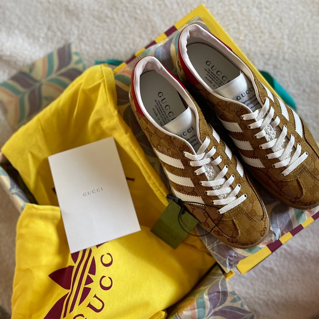 Gucci x Adidas Gazelle Sneakers Yellow White 착용 스타일