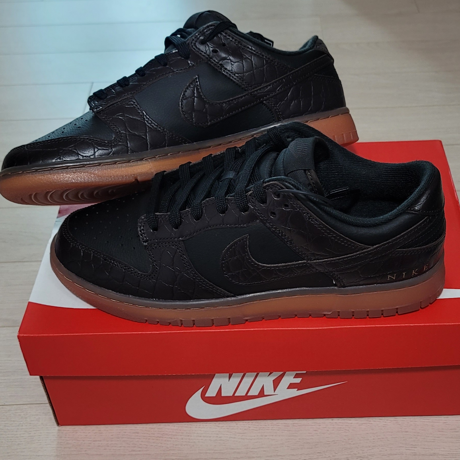 Nike Dunk Low SE Velvet Brown and Black 착용 스타일