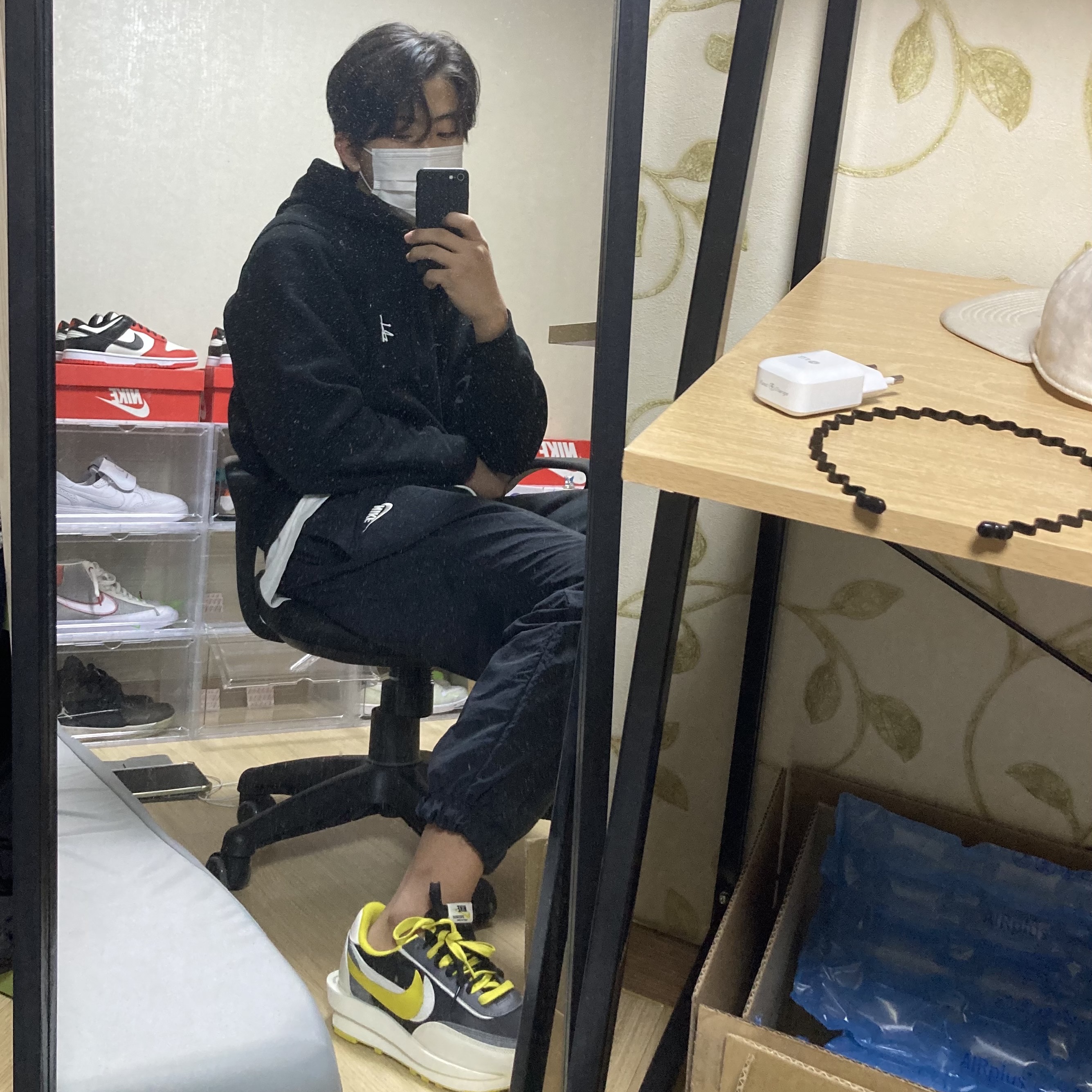 Nike x Sacai x Undercover LDWaffle Black Bright Citron, Stussy Basic Stussy Hoodie Black 2022 착용 스타일