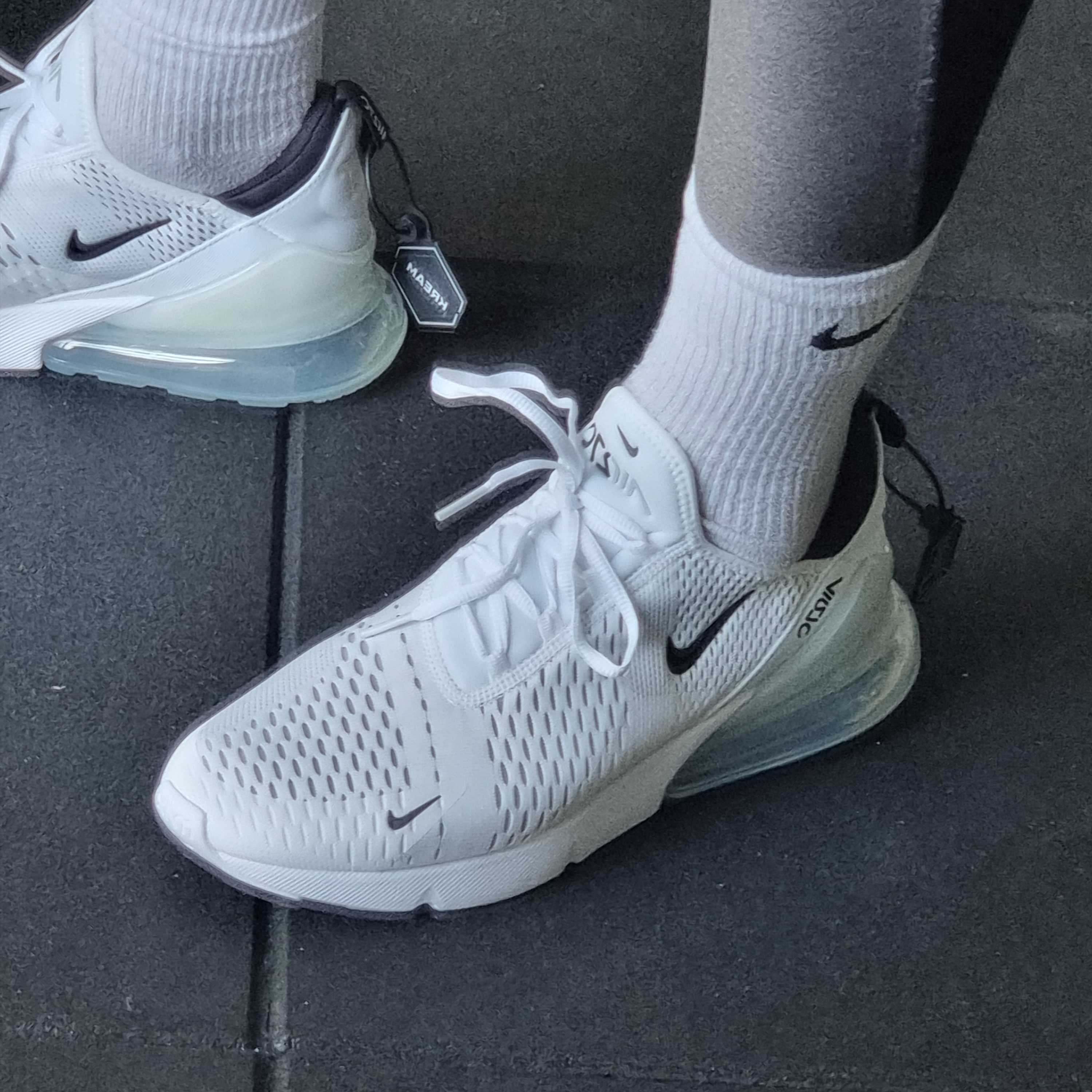 Nike Air Max 270 White Black 착용 스타일