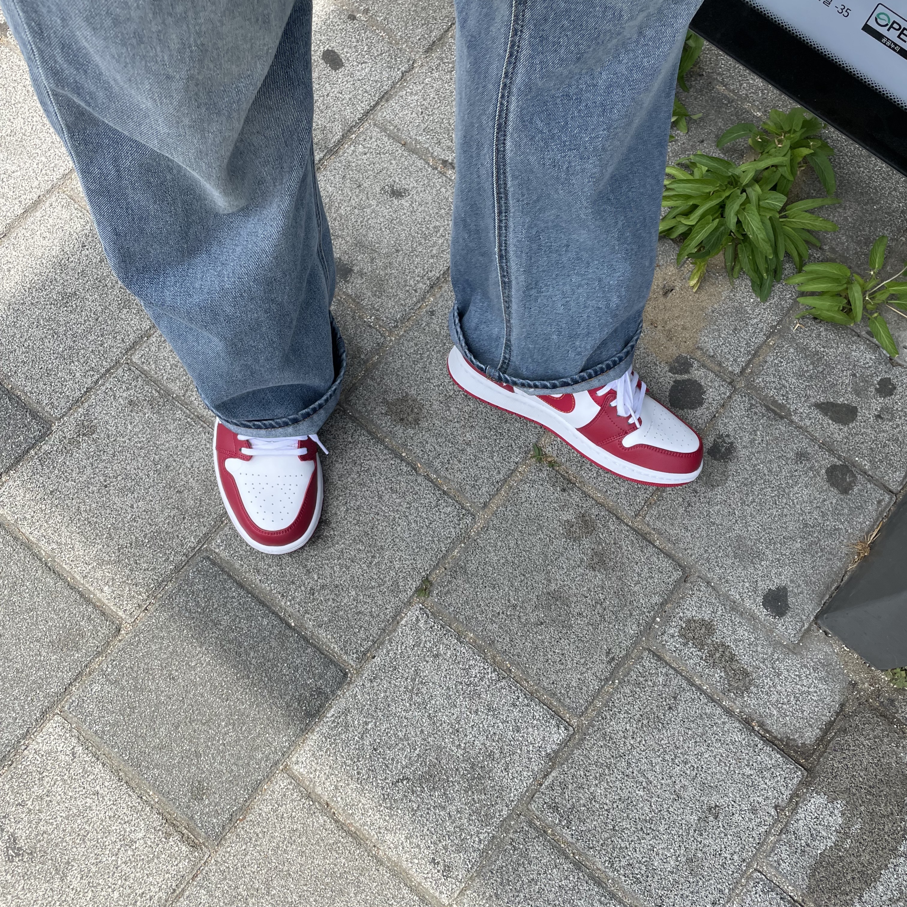 Jordan 1 Low Cardinal Red 착용 스타일 - 2