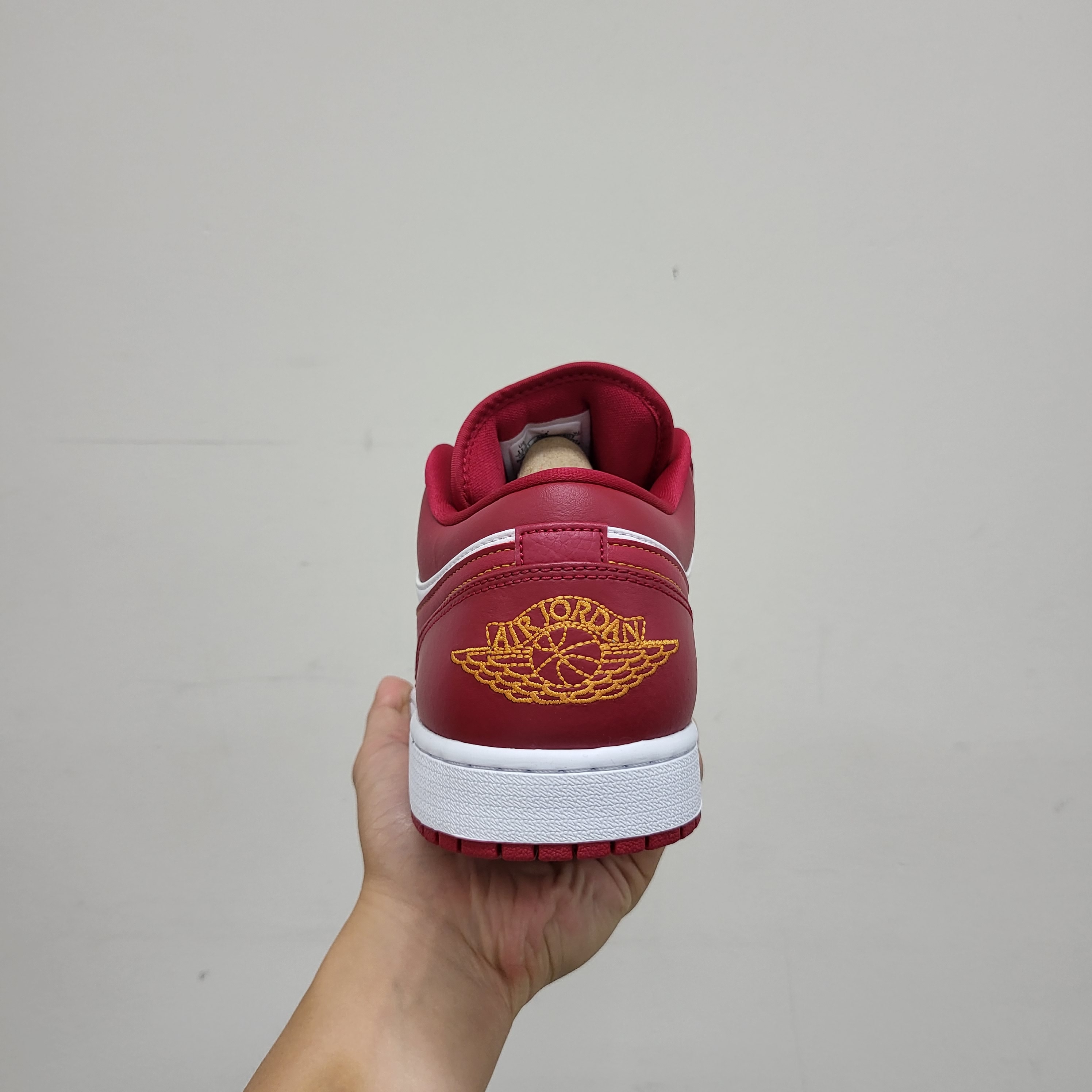 Jordan 1 Low Cardinal Red 착용 스타일 - 2