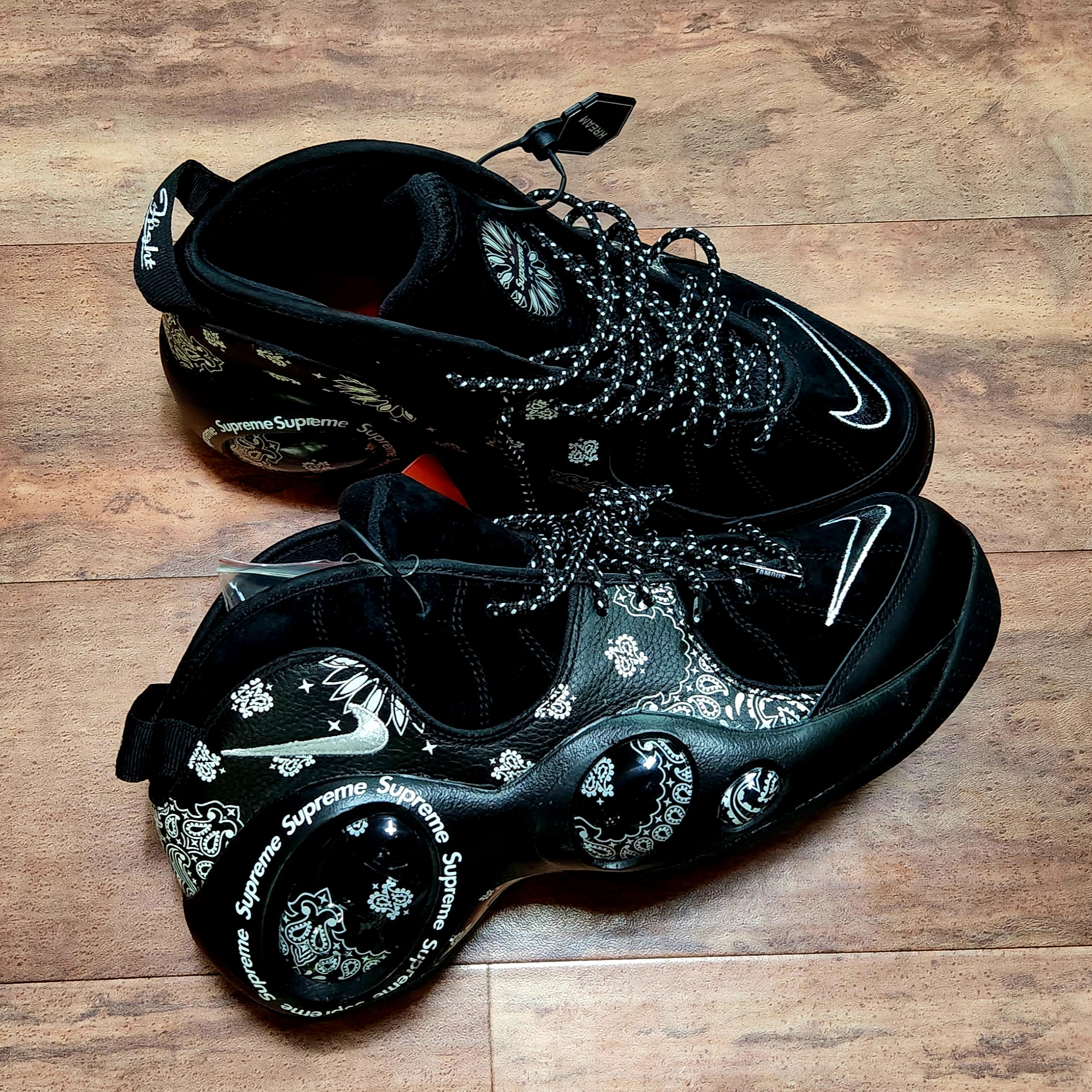 Nike x Supreme Air Zoom Flight 95 SP Black 착용 스타일 - 2