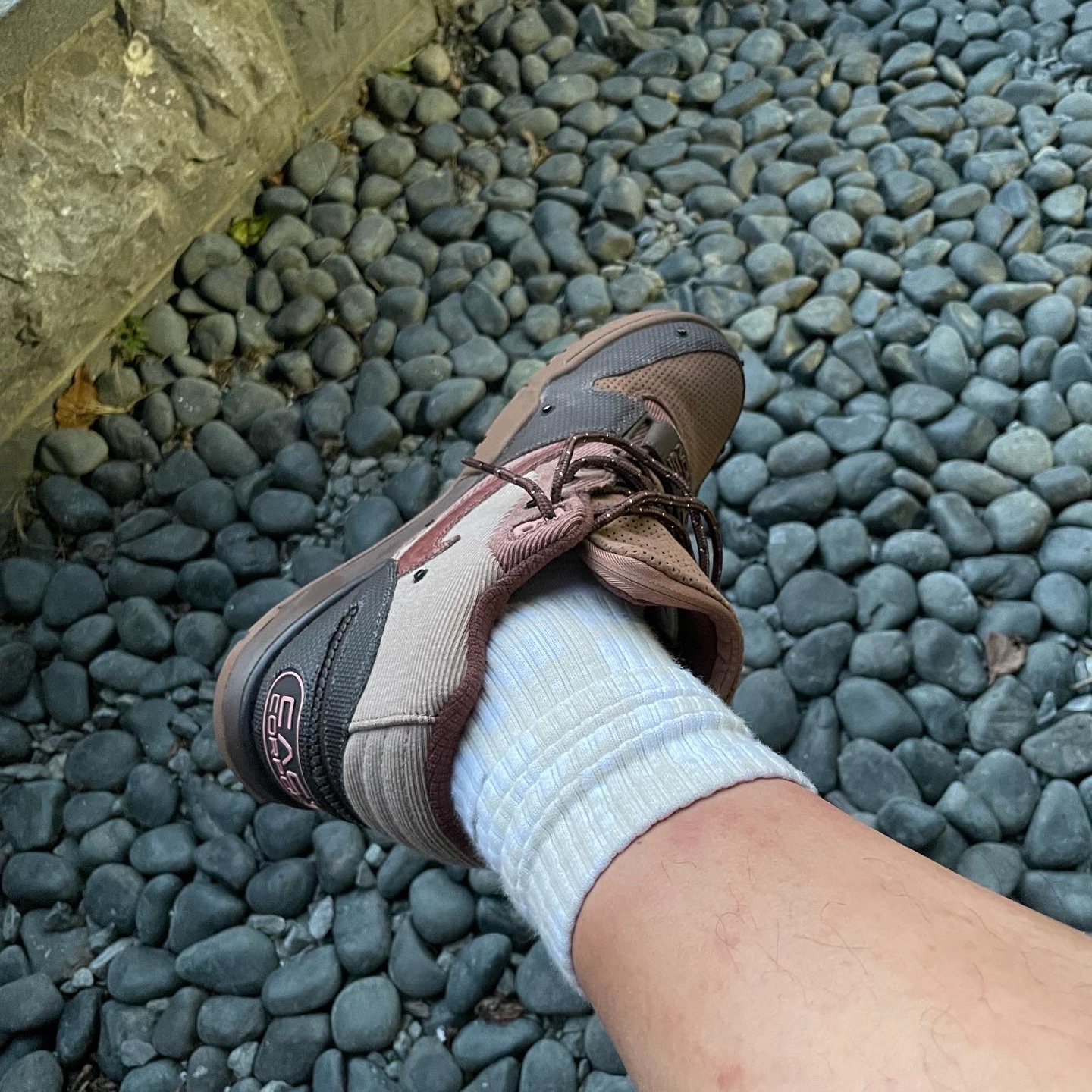 Nike x Travis Scott Air Trainer 1 Archaeo Brown and Rust Pink 착용 스타일