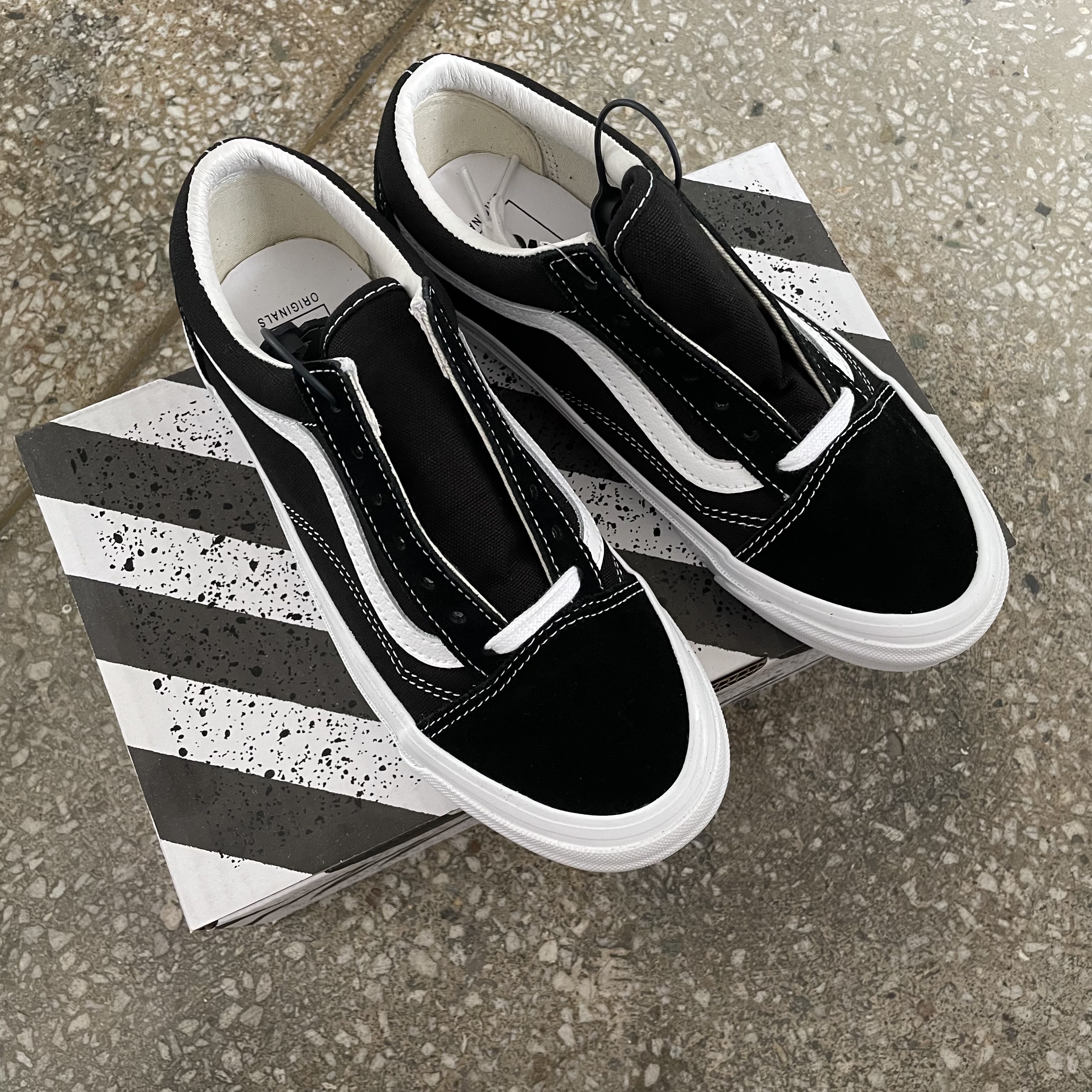 Vans Vault OG Old Skool LX Black 착용 스타일 - 2