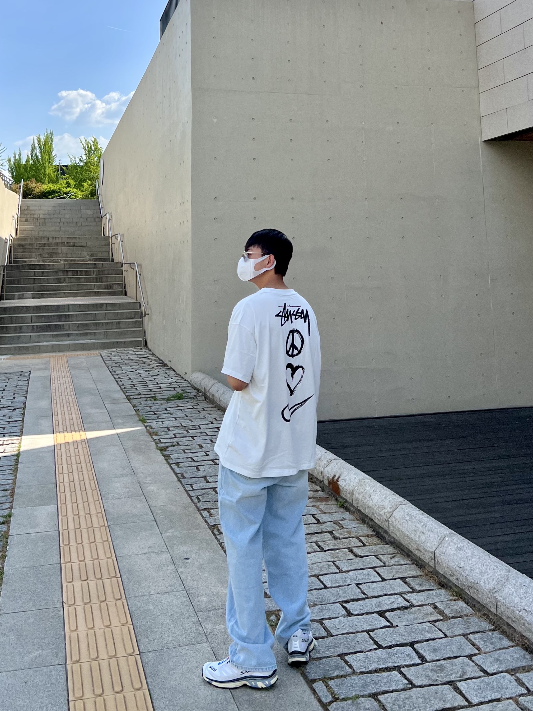 Salomon XT-4 White Lunar Rock, Nike x Stussy NRG RA T-Shirt Summit White (DM4942-121) 착용 스타일 - 2