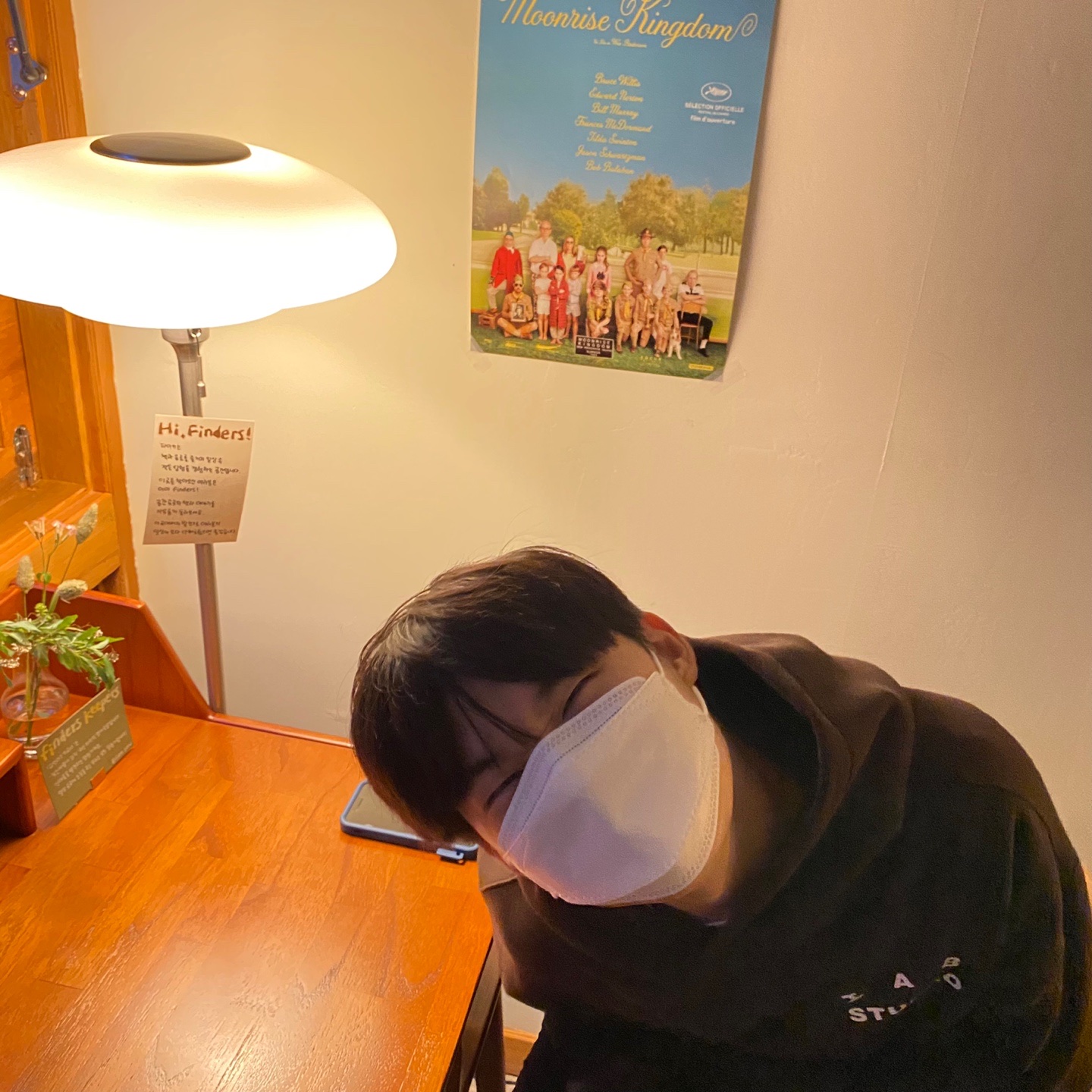 IAB Studio Hoodie Brown 착용 스타일 - 4