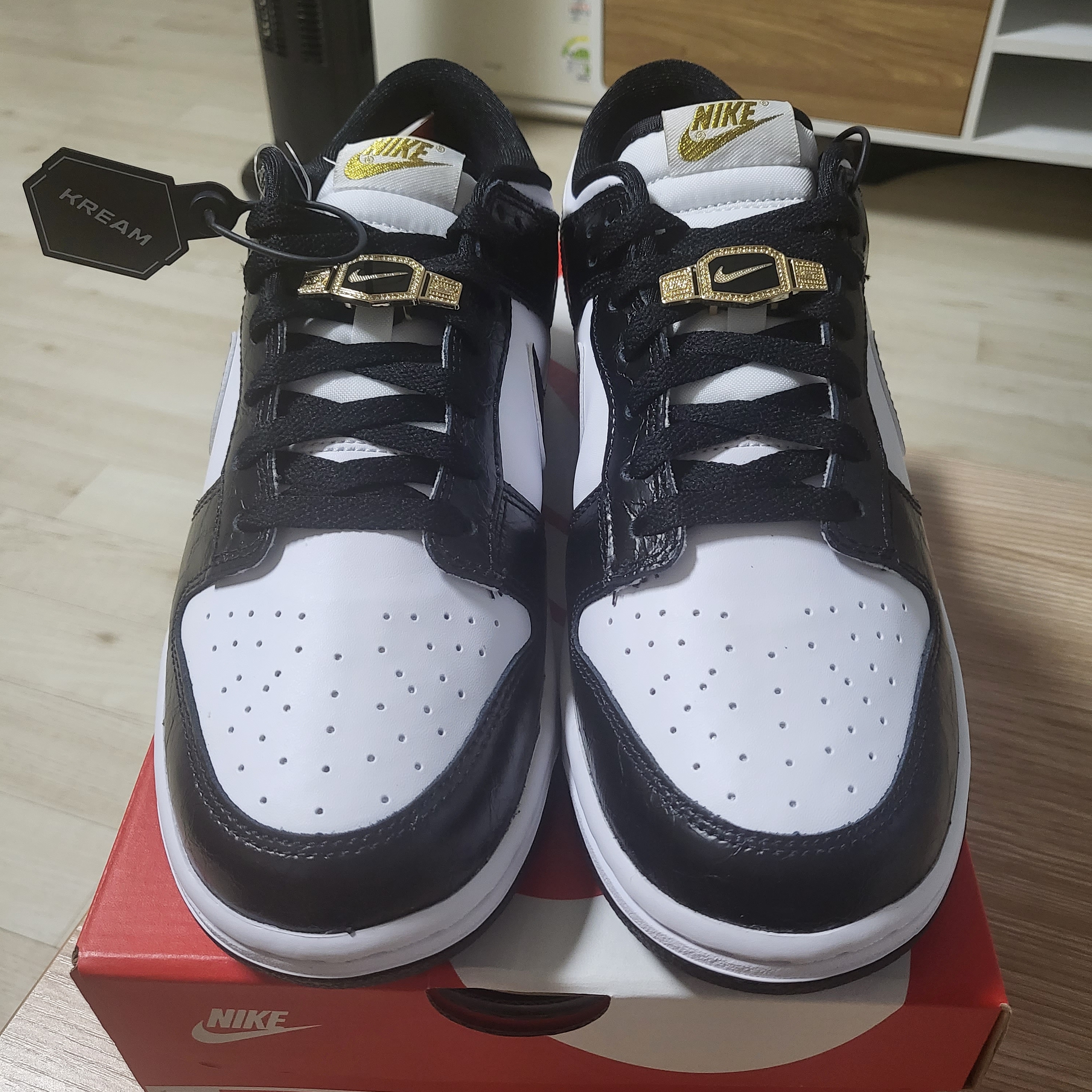 Nike Dunk Low Retro SE Black 착용 스타일