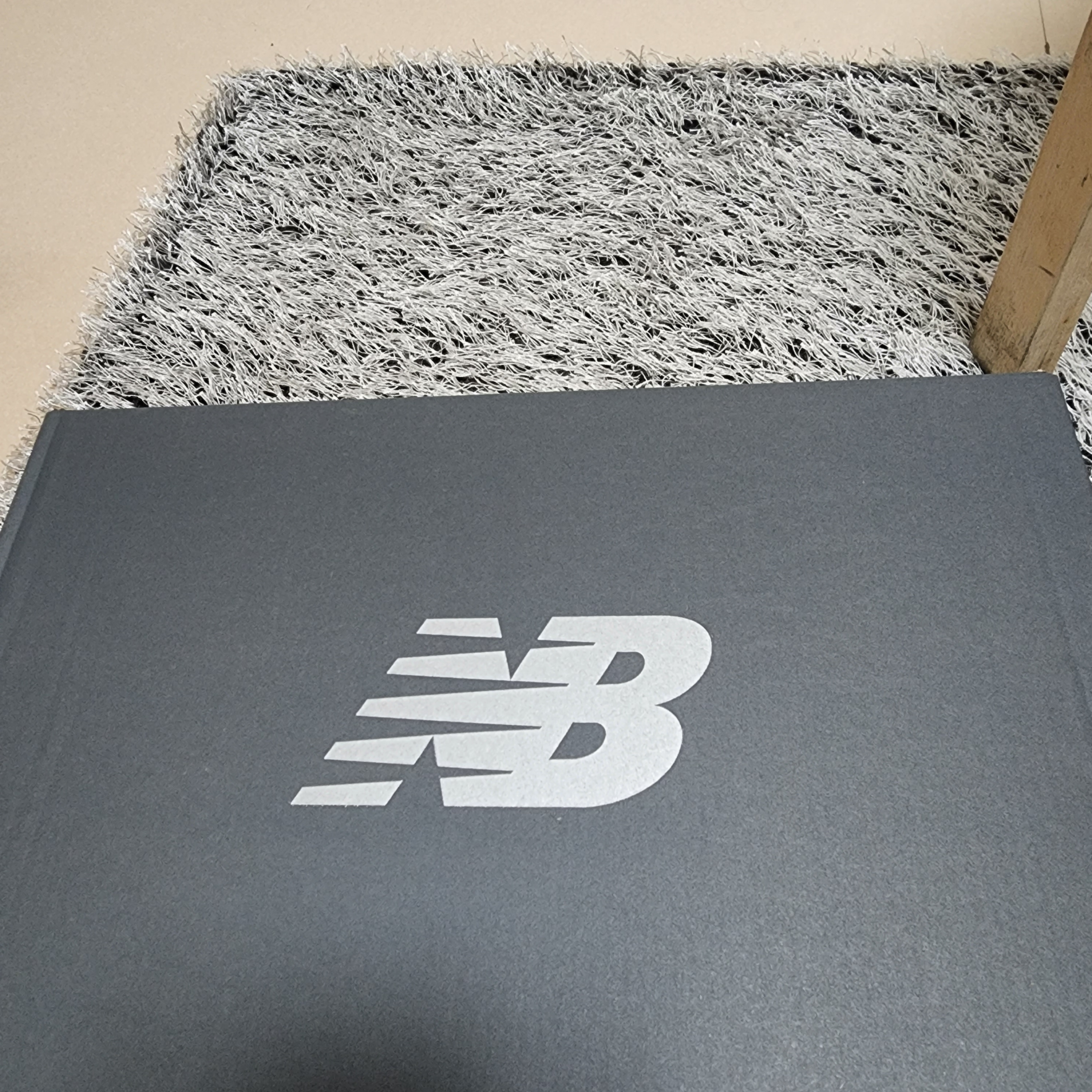 New Balance 2002R Black Dark Grey - JD Sports Exclusive 착용 스타일 - 1